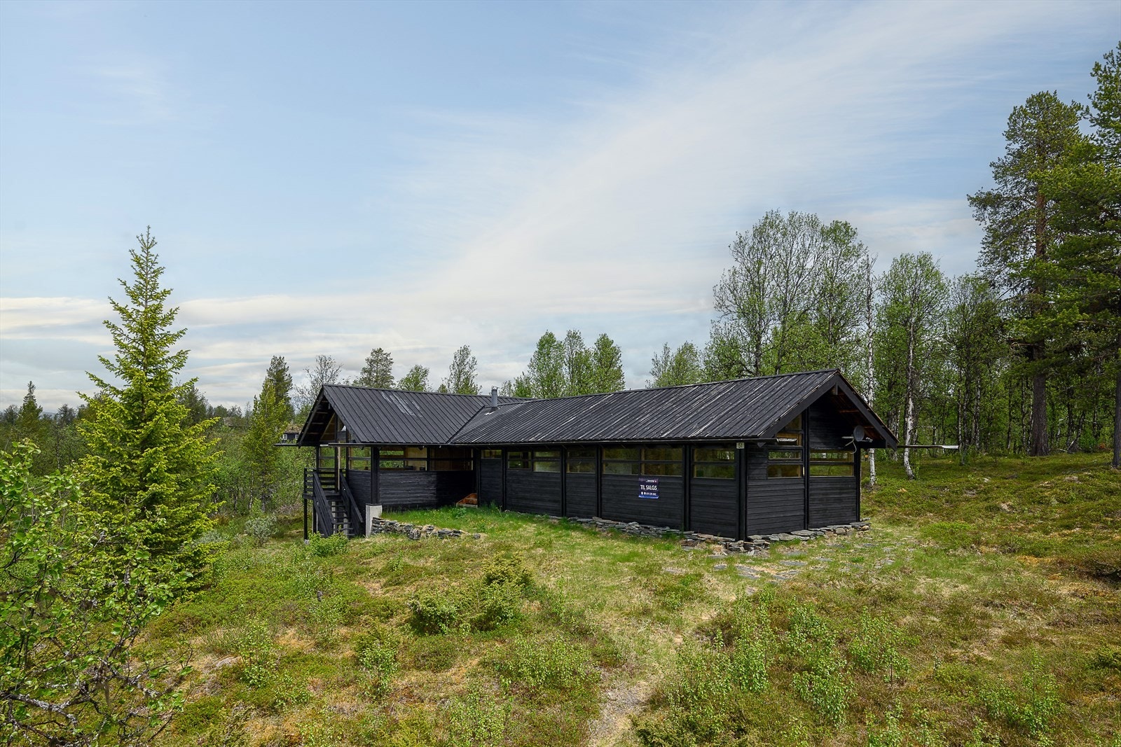 En romslig hytte med spennende arkitektonisk uttrykk Galleribilde