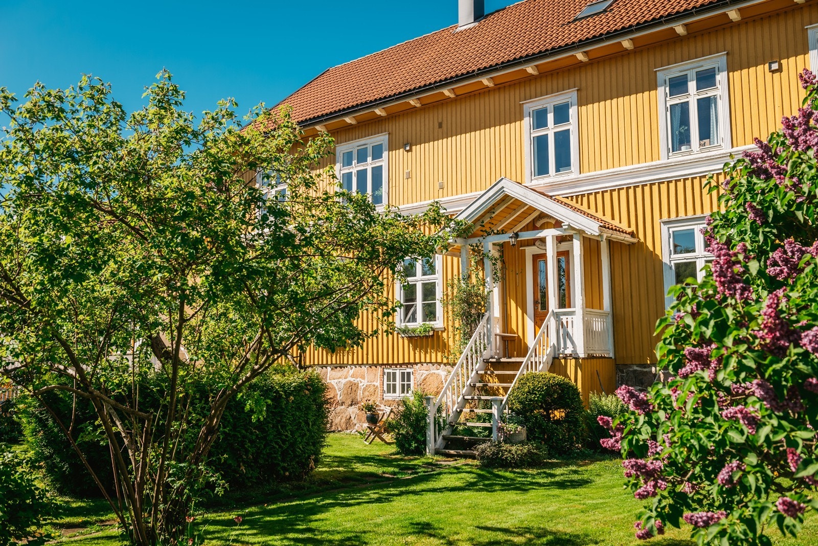 Huset er fra 1750 og er skikkelig koselig og oppgradert over tid Galleribilde