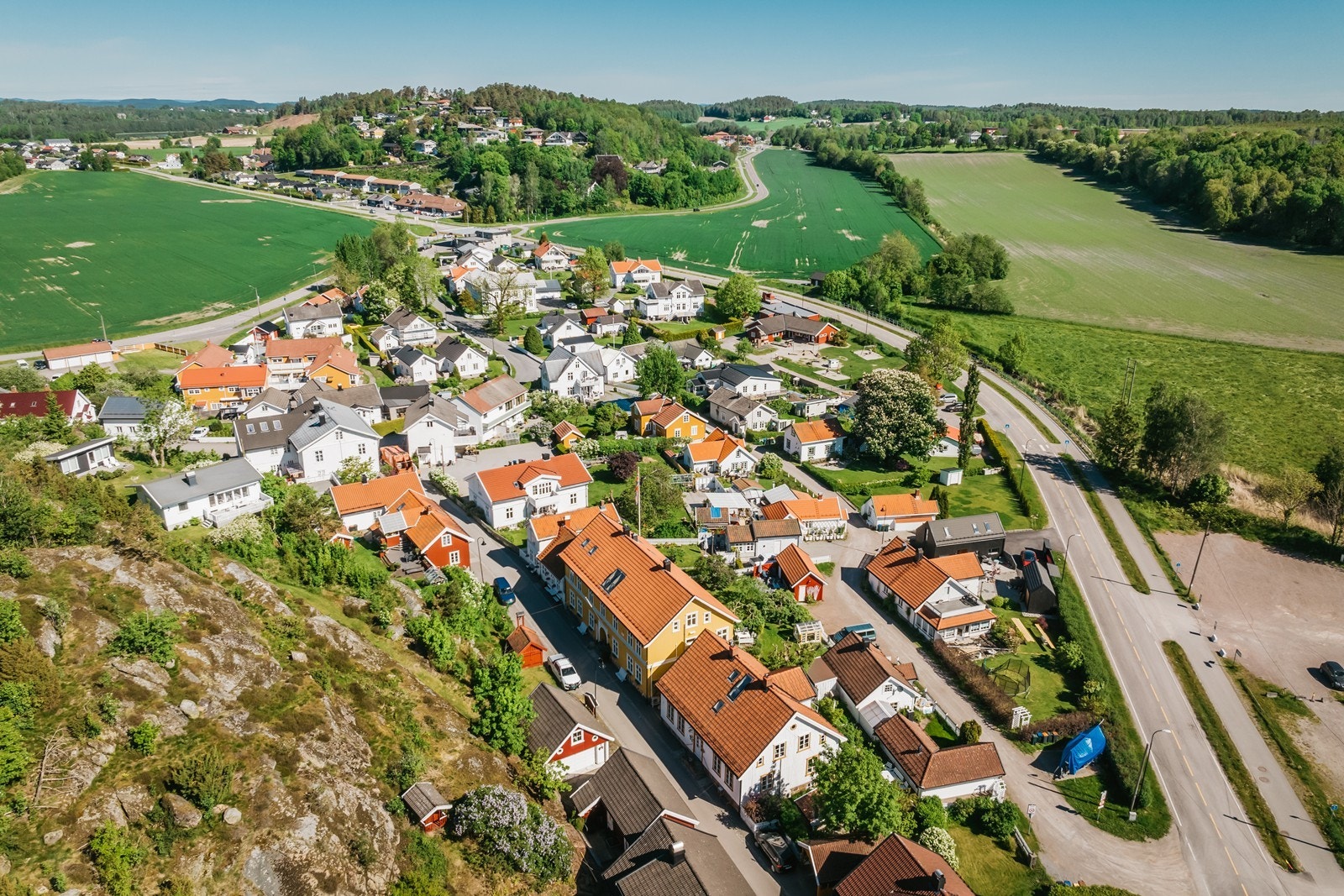 Dette er gamle Melsomvik, det kan nesten nevnes som en sørlandsidyll i vestfold Galleribilde