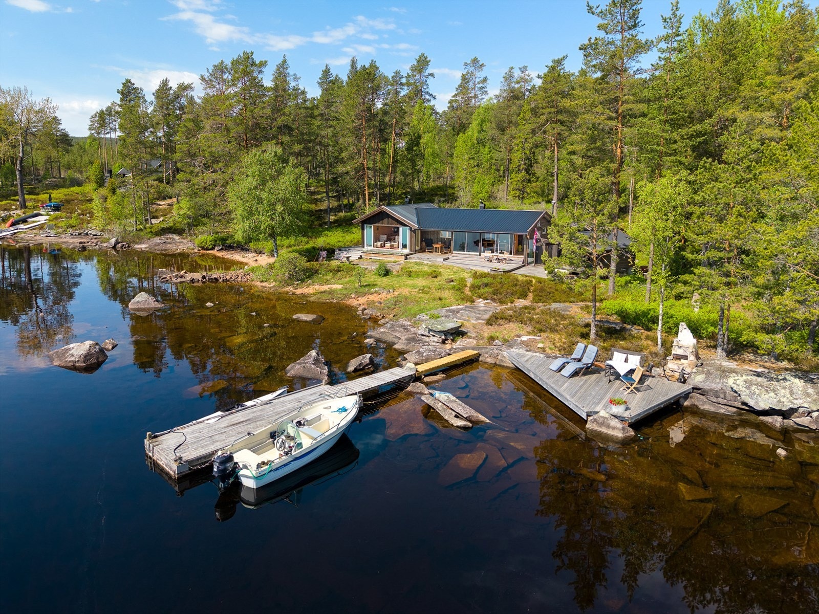 Brygga er ikke søkt om og godkjent. Galleribilde