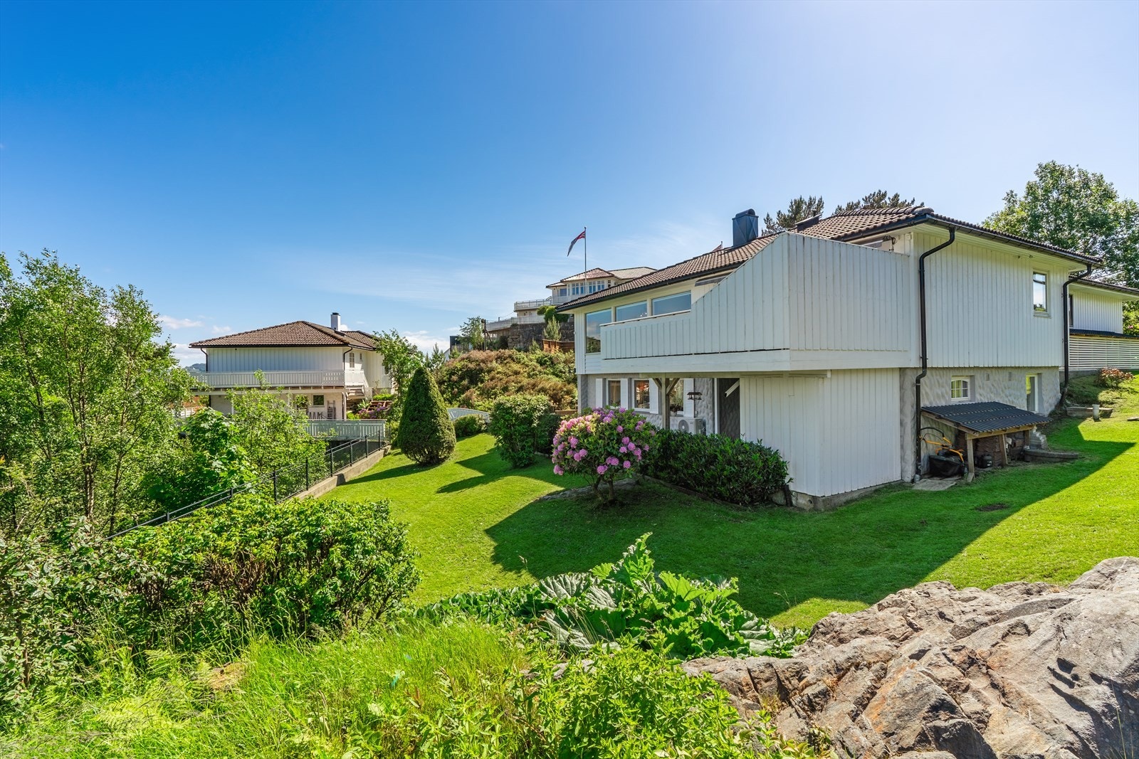 Her får du en bolig med svært fine uteareal med fantastiske solforhold. Galleribilde
