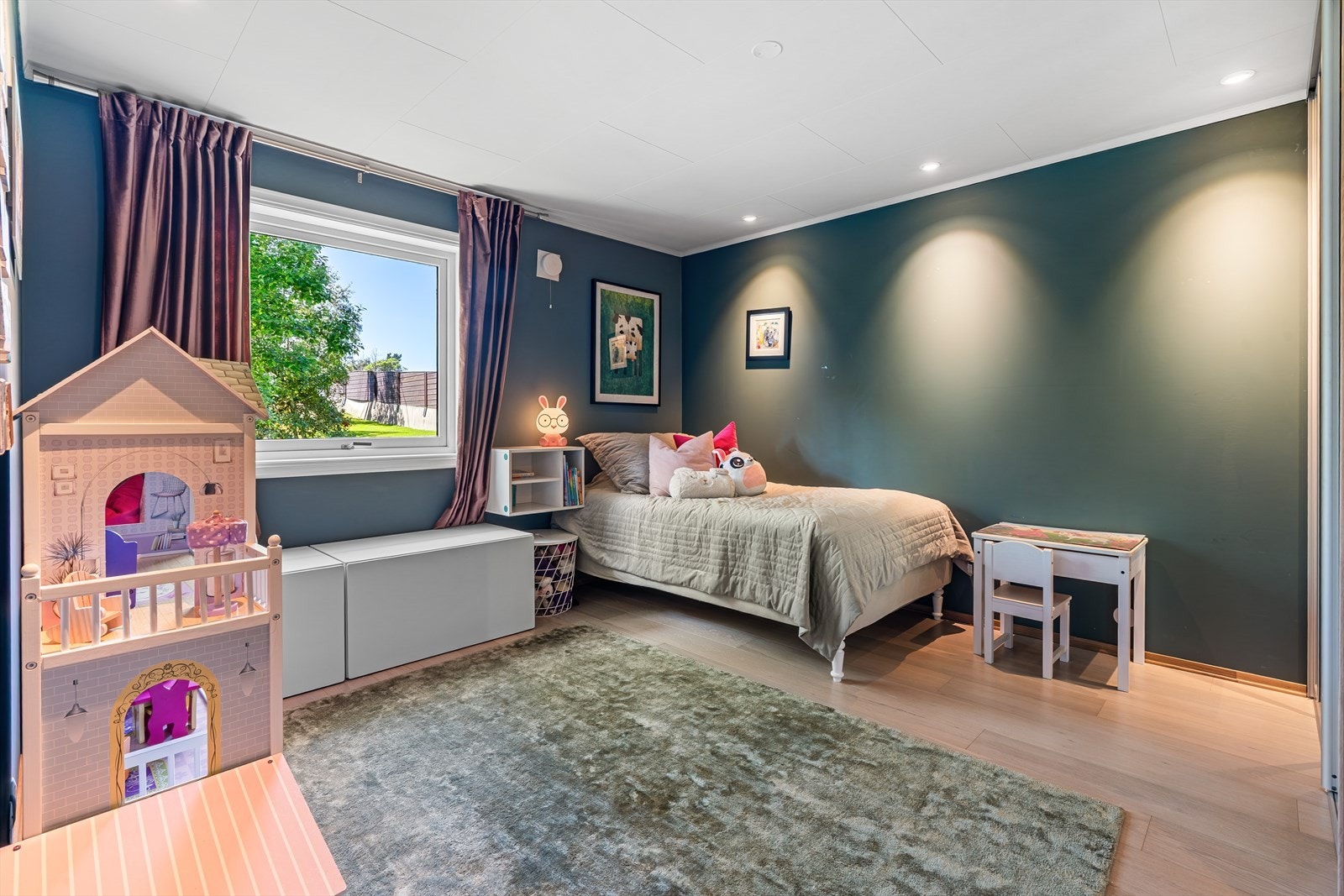 Soverom 2 er på 14,1 m². Galleribilde