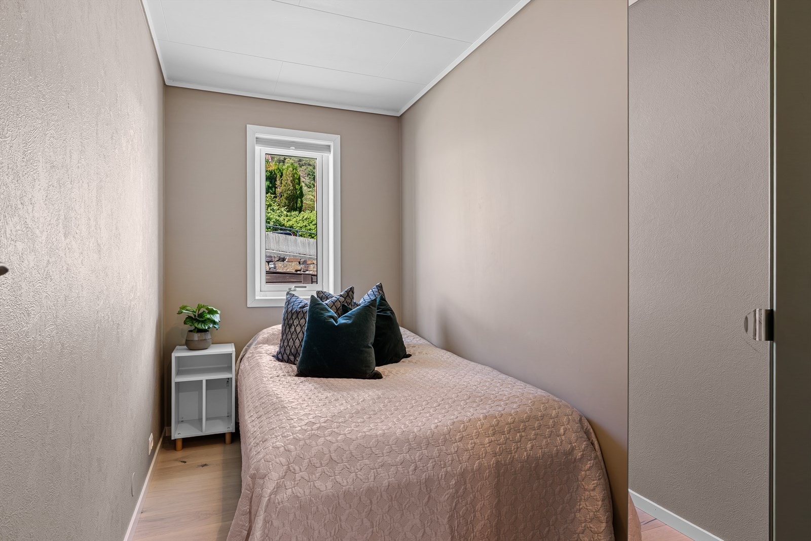Soverom 2 er på 5,8 m². Galleribilde