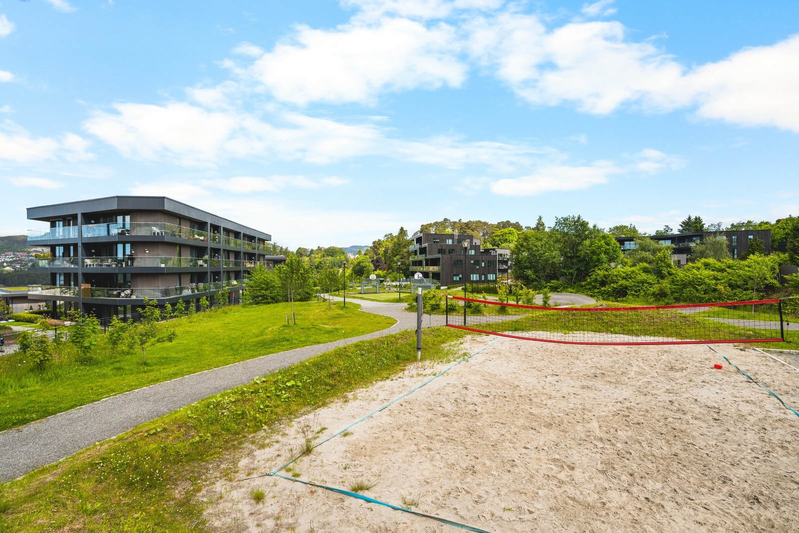 Det er flere uteområder i området godt tilrettelagt for aktivitet Galleribilde