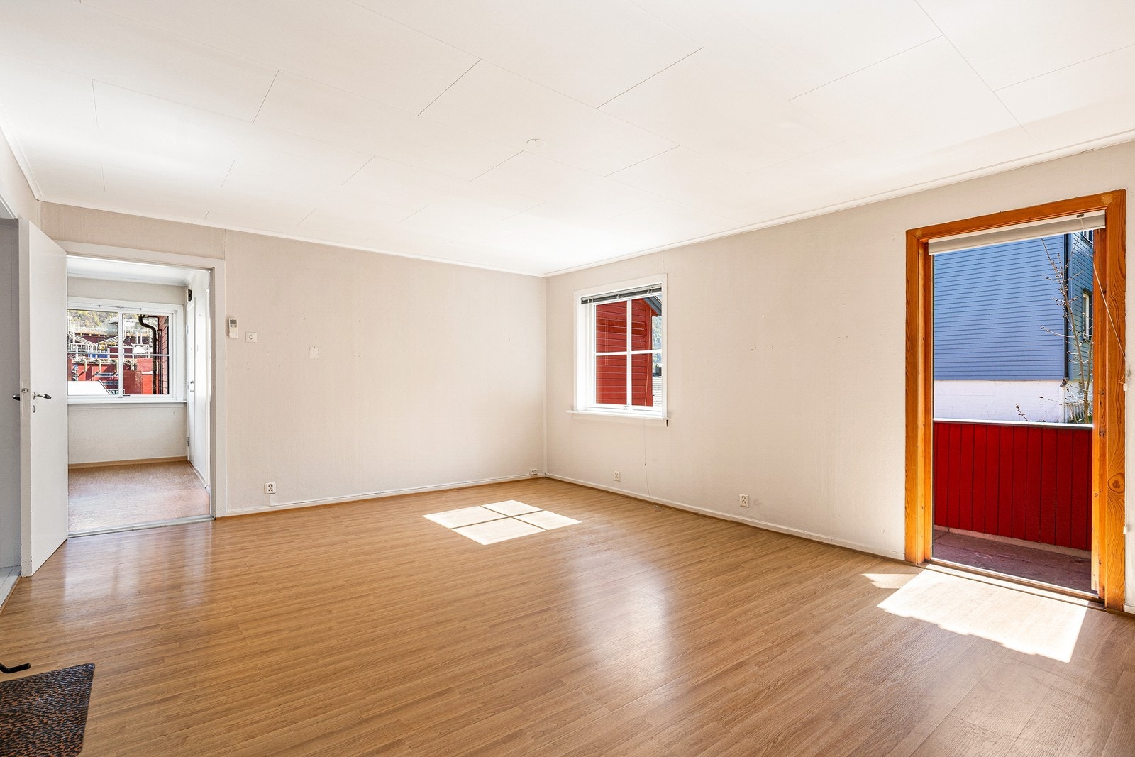 - Fra stuen er det utgang til balkong på 3m² - Galleribilde