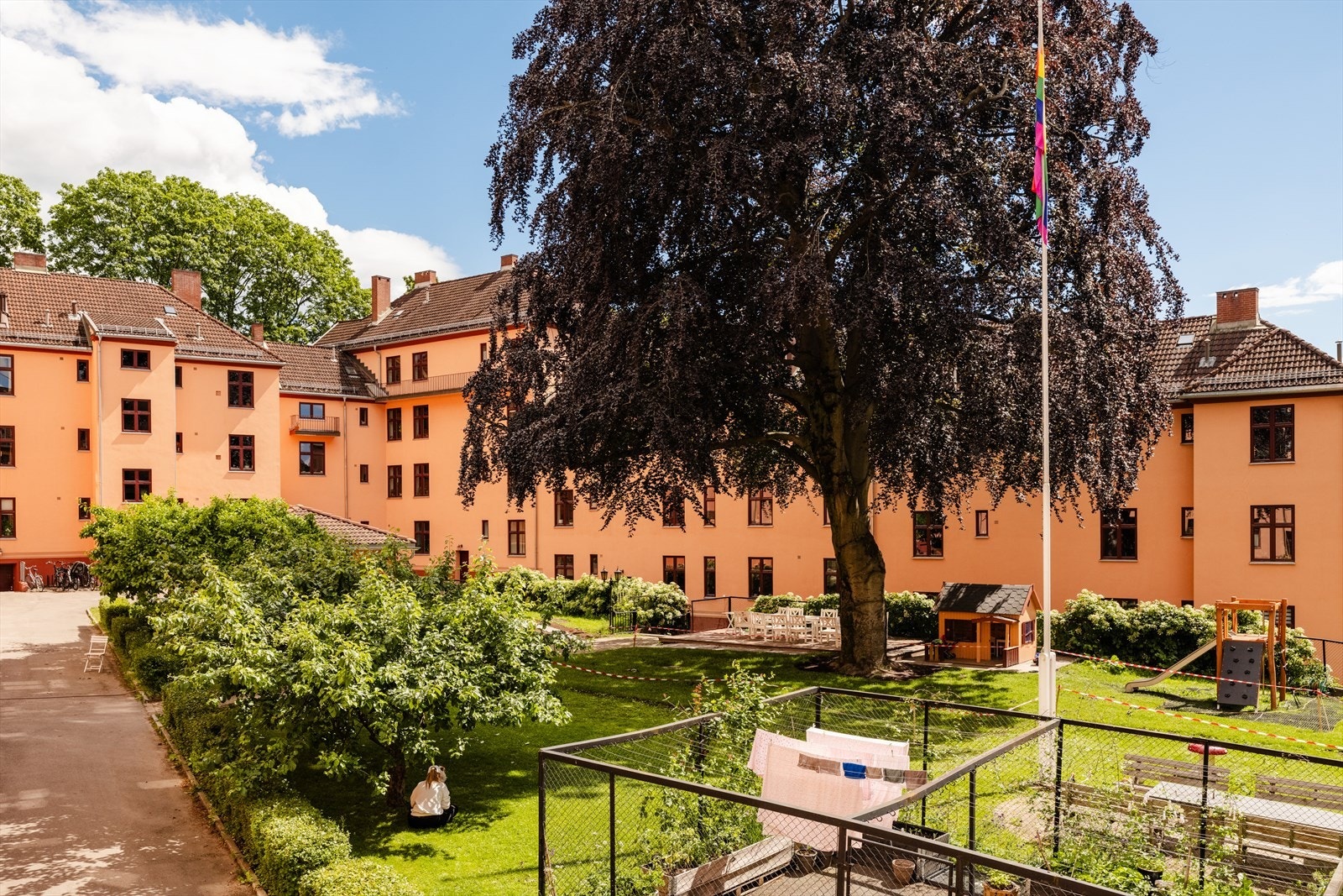 Borettslaget har to nydelige bakgårder! Galleribilde
