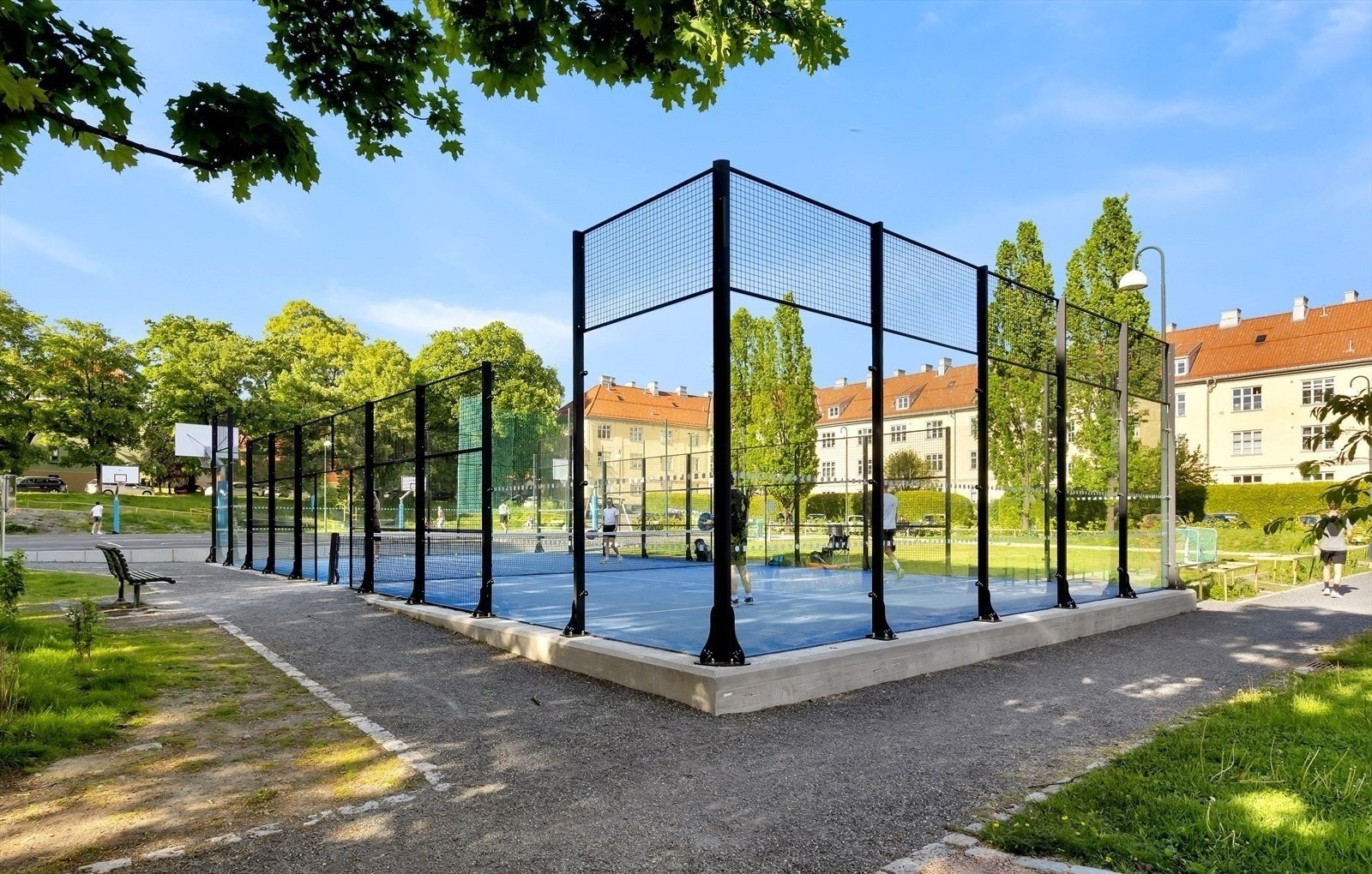 Den nye padelbanen på Arkitekt Rivertz plass kan leies helt gratis! Galleribilde