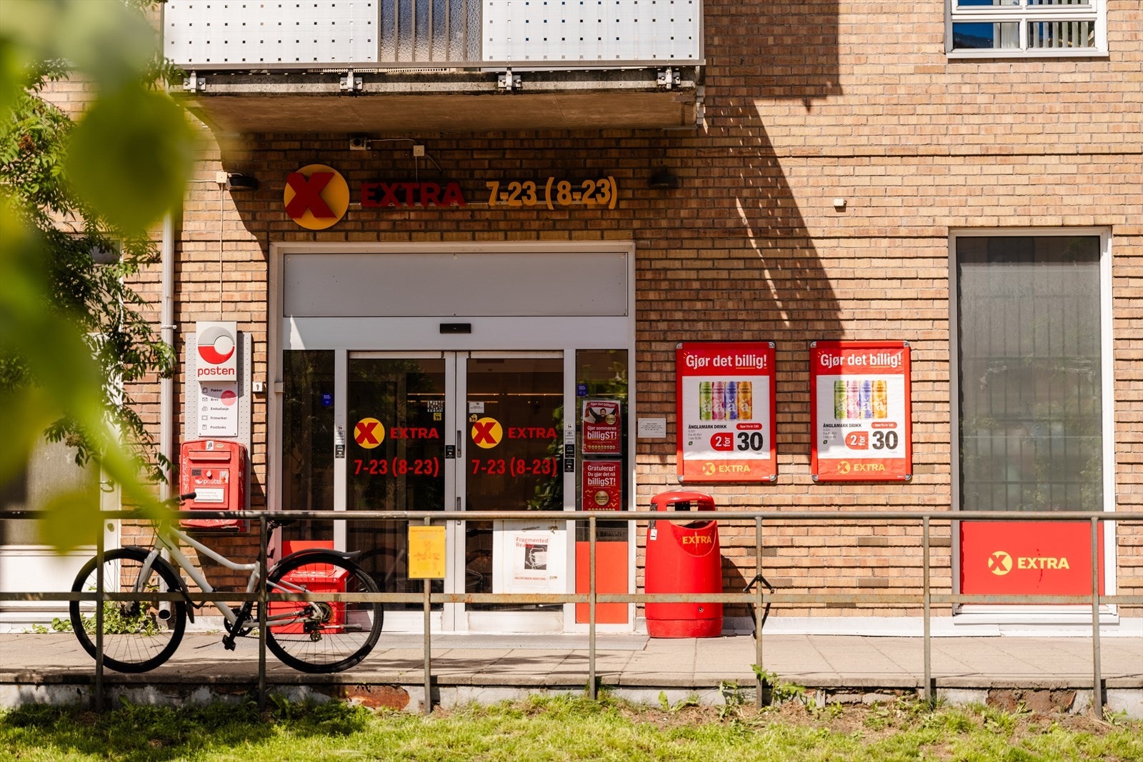 Coop Extra ligger rett over veien, og det er ellers kort vei til blant annet kollektivtrafikk, SATS, kafeer og restauranter. Galleribilde