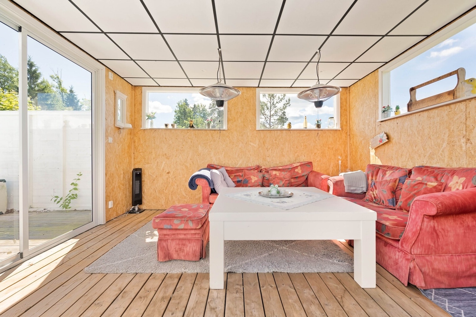 Her har du god plass til å innrede med en sofagruppe, bord og dekor. Galleribilde