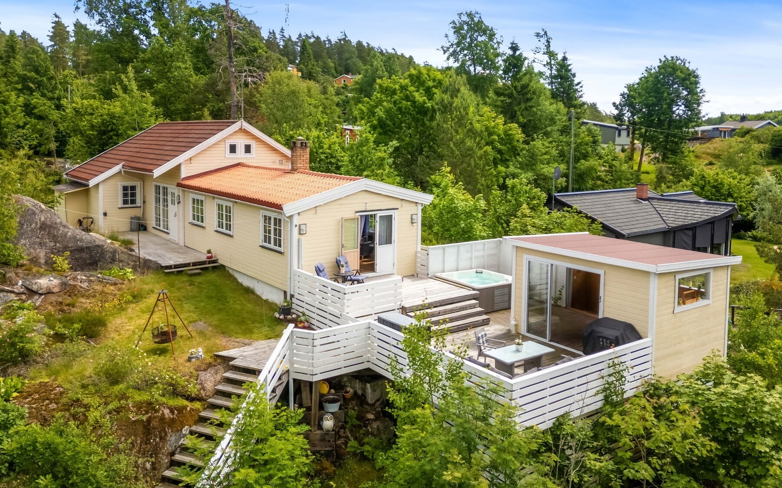 Velkommen til Langebåtveien 52, presentert av Helen Egeberg Troøyen, tlf. 46 47 29 50 - Fotograf: Juliane Jensen v/Studio Juliane. Galleribilde