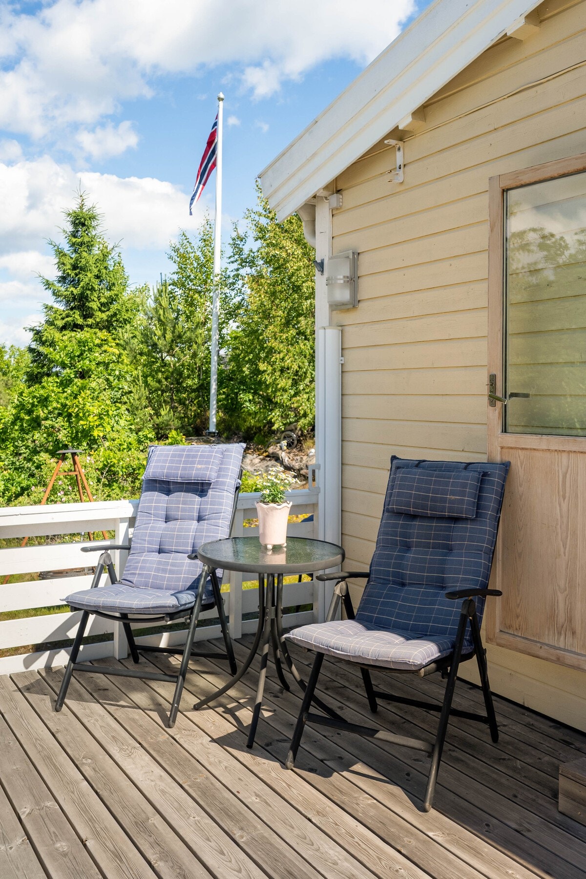 Her er det god plass til både spisegruppe, loungeområde, grill og øvrig utemøblement. Galleribilde