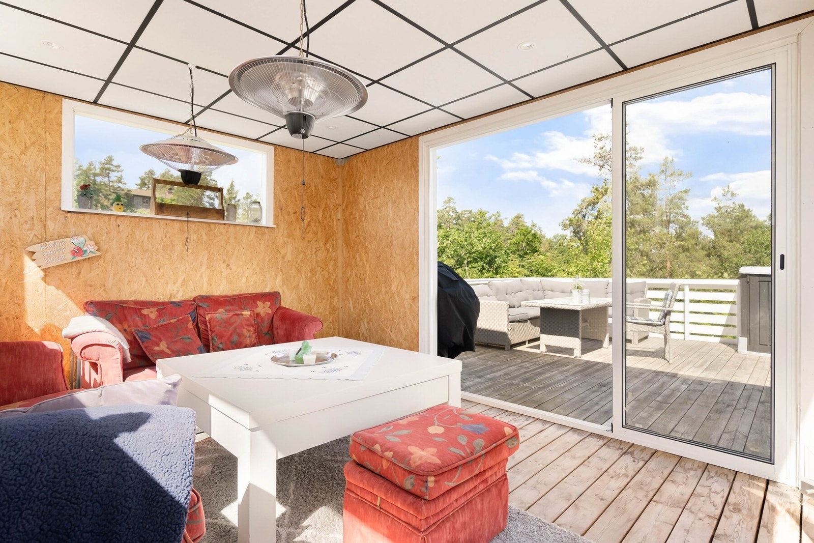 Vinterhagen er utstyrt med varmelampe, lys og stikkontakt. Galleribilde