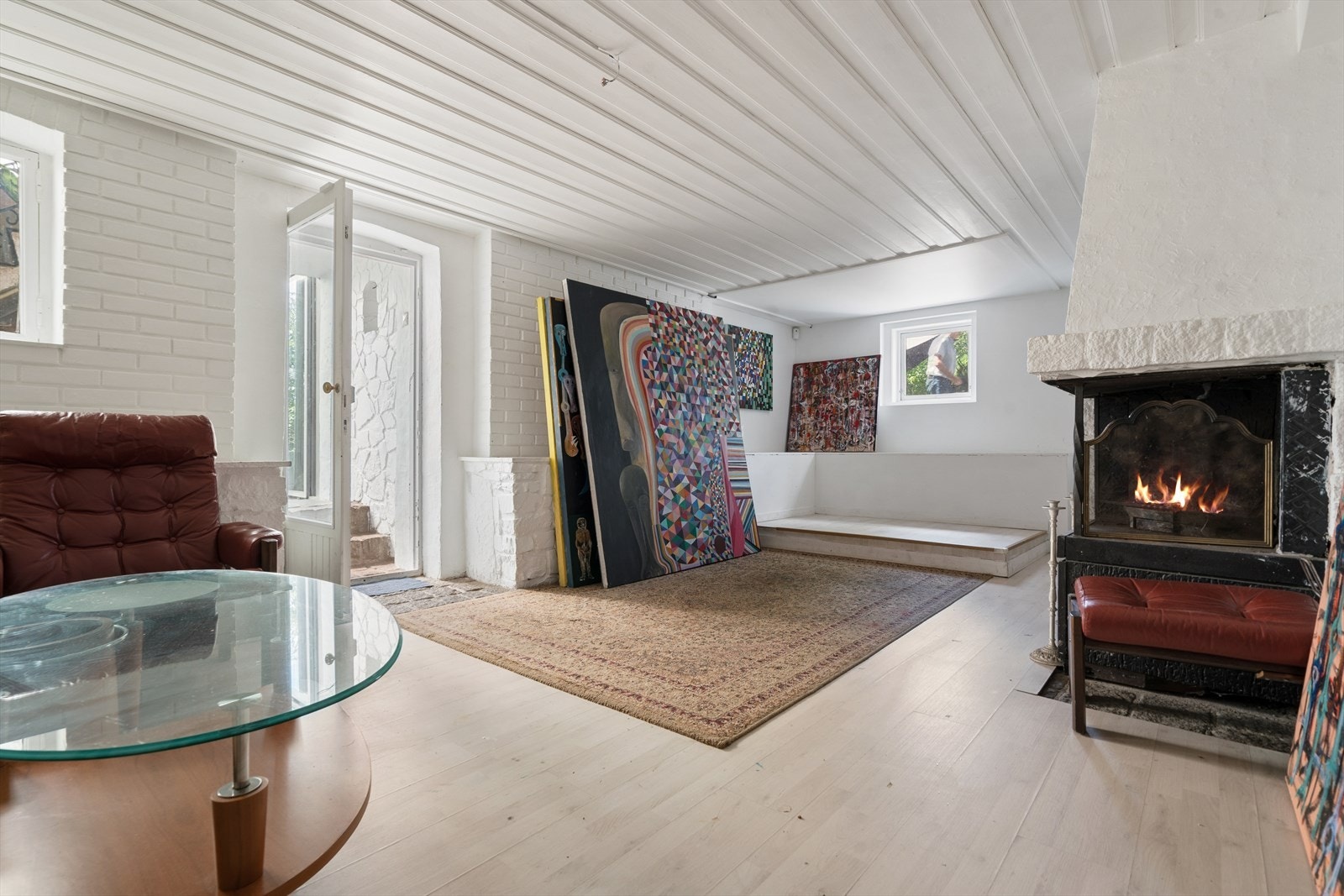 Peisen varmer godt på kalde vinterdager. Galleribilde