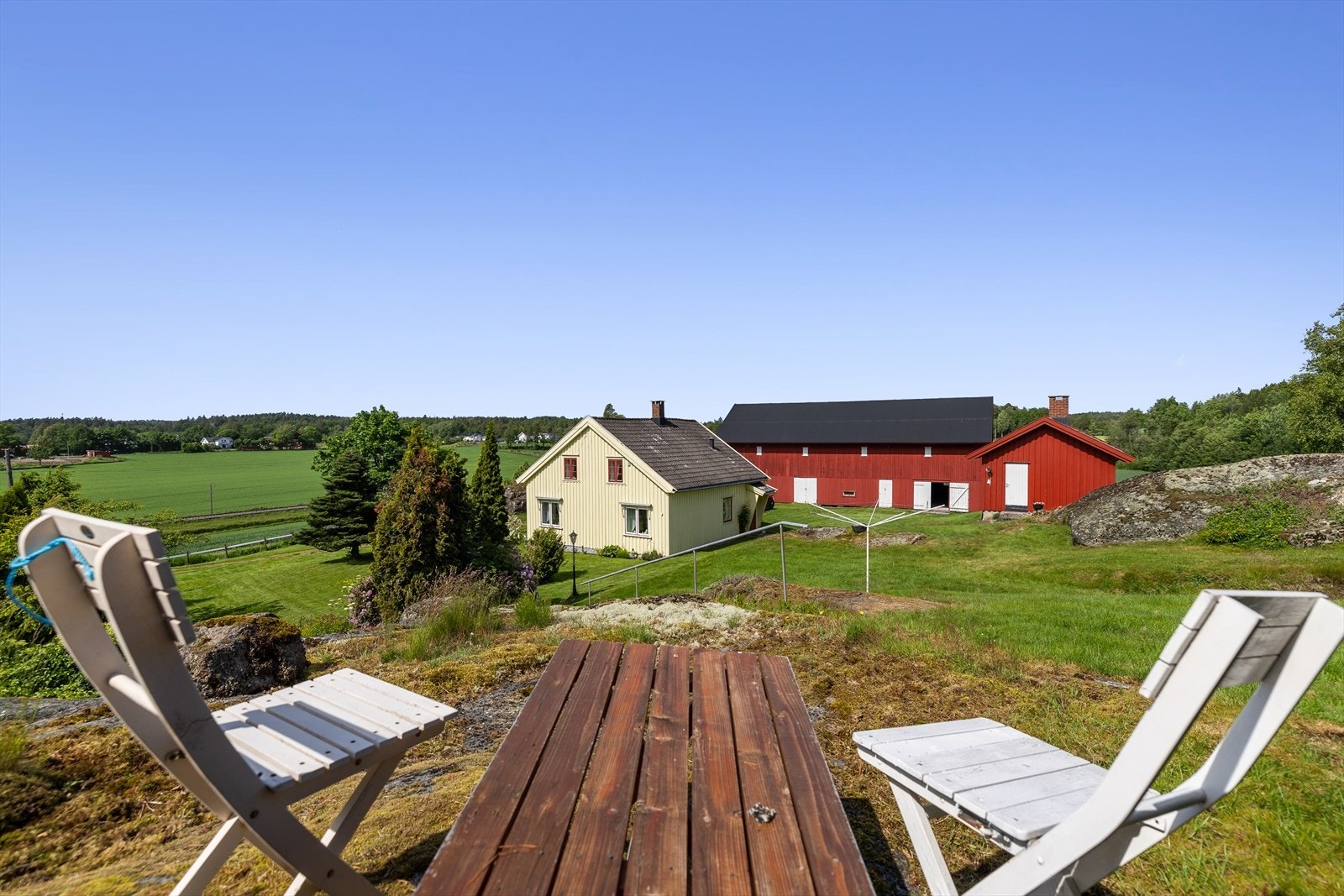 Her kan du nyte en landlig og fredelig tilværelse med nærhet til skog og mark. Galleribilde