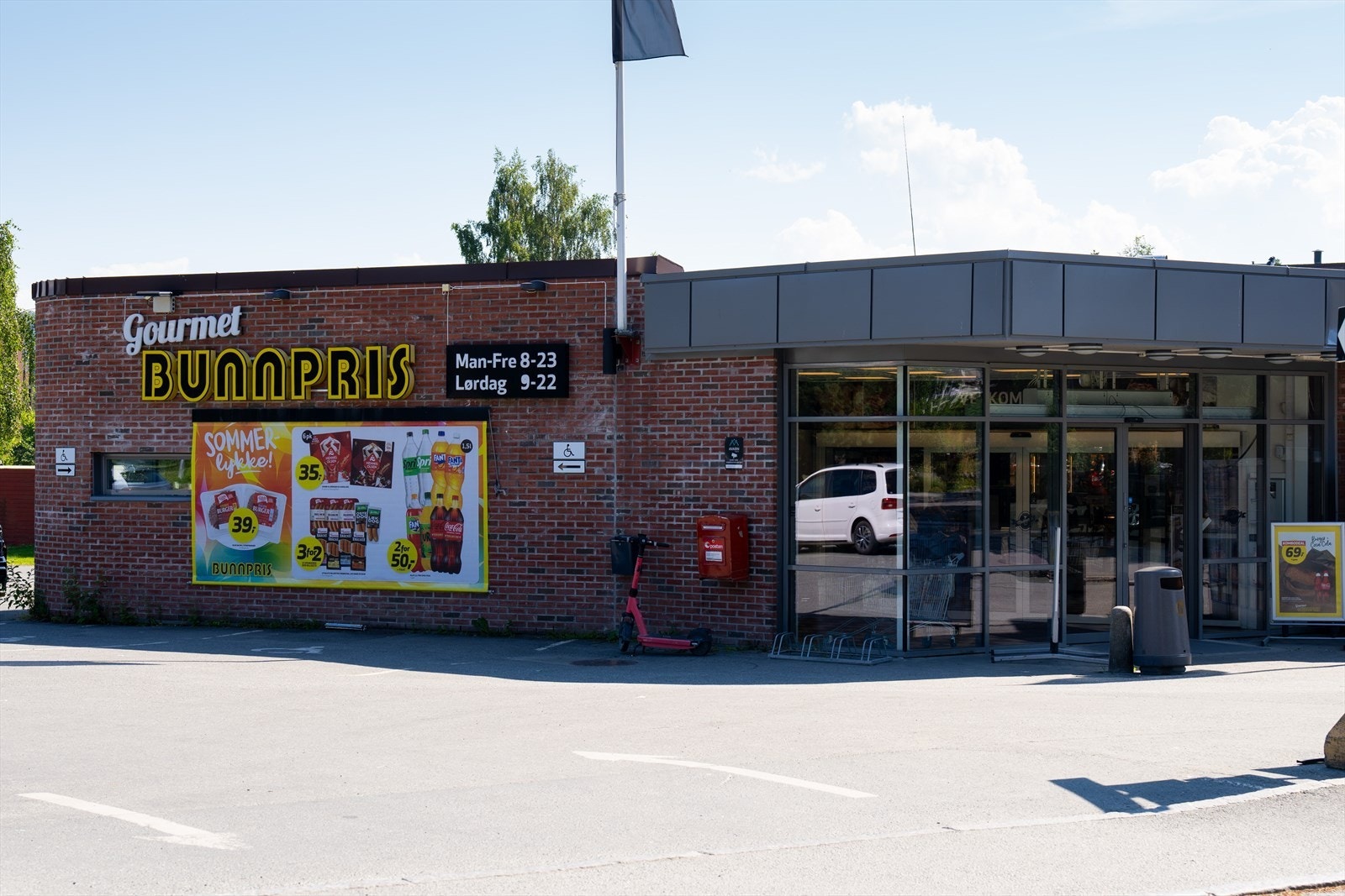 Innen 10 minutters gange ligger både Bunnpris & Gourmet Tyholt og søndagsåpne Joker Festningen. Galleribilde