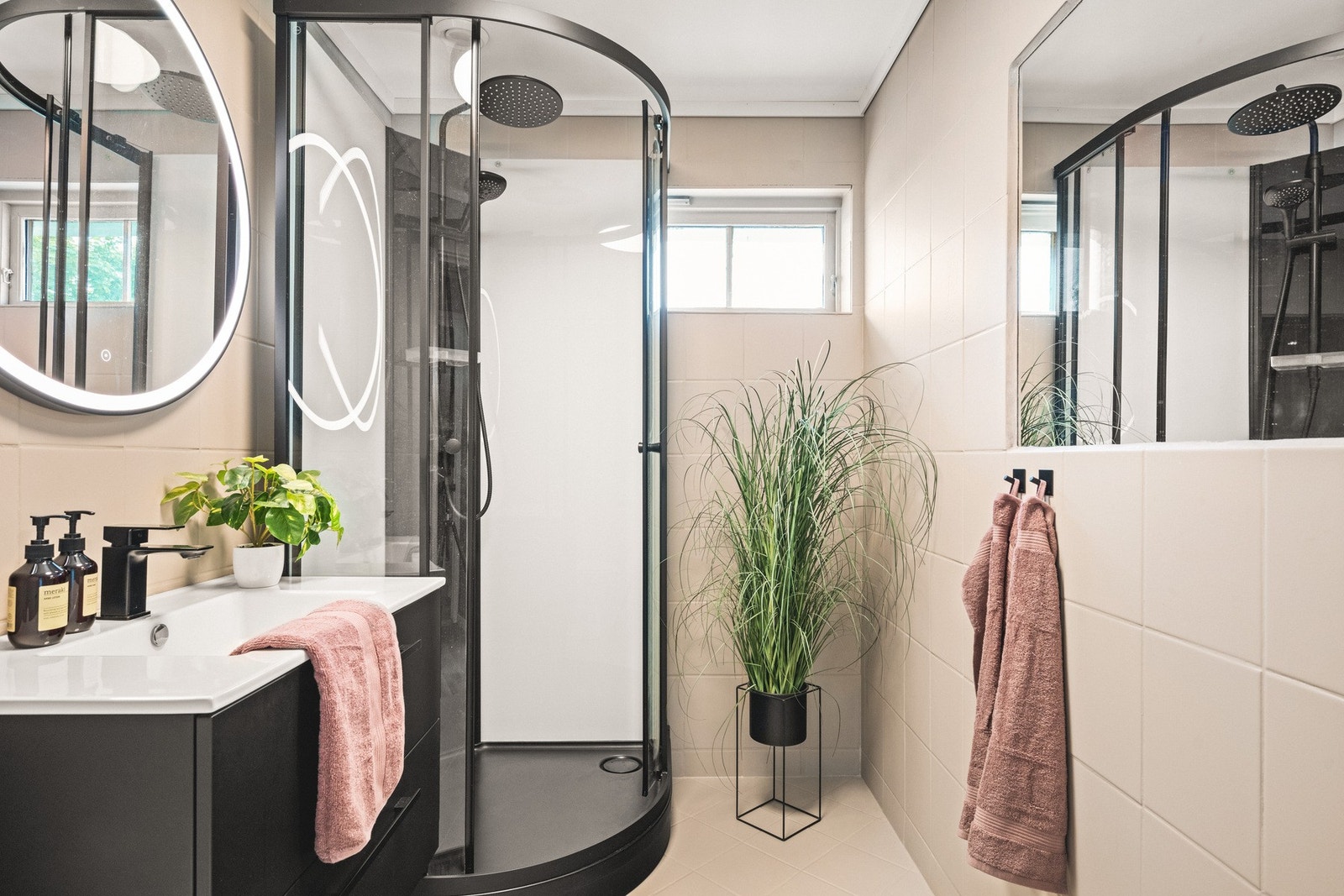 Pent og lyst bad på 4 m². Galleribilde