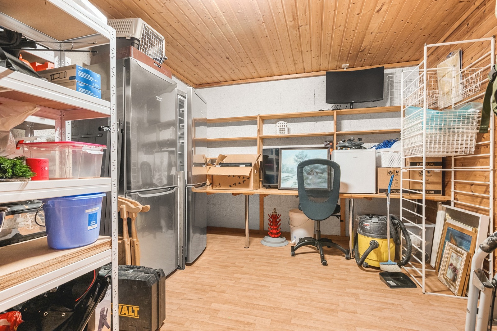 I denne etasjen finner en også tre gode innvendige boder, på henholdsvis 9,2 m², 3,2 m² og 2,4 m². Galleribilde