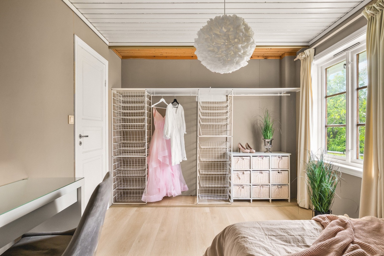 Også på dette er det en romslig garderobeløsning. Galleribilde