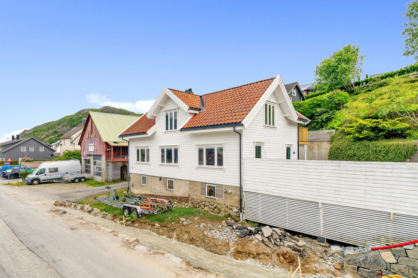 Beliggenheten på Figgjo gir enkel tilgang til E39, butikk, skole og flotte turområder. Galleribilde