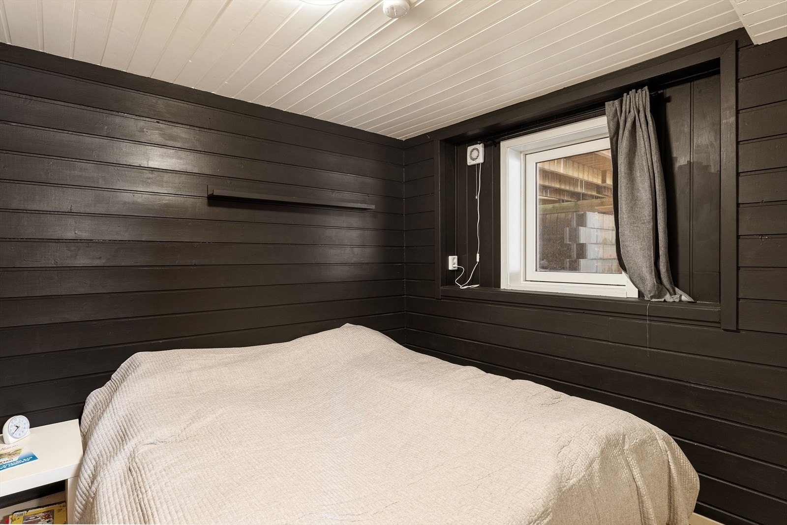 Soverom i underetasjen med plass til dobbeltseng (Ikke byggemeldt). Galleribilde