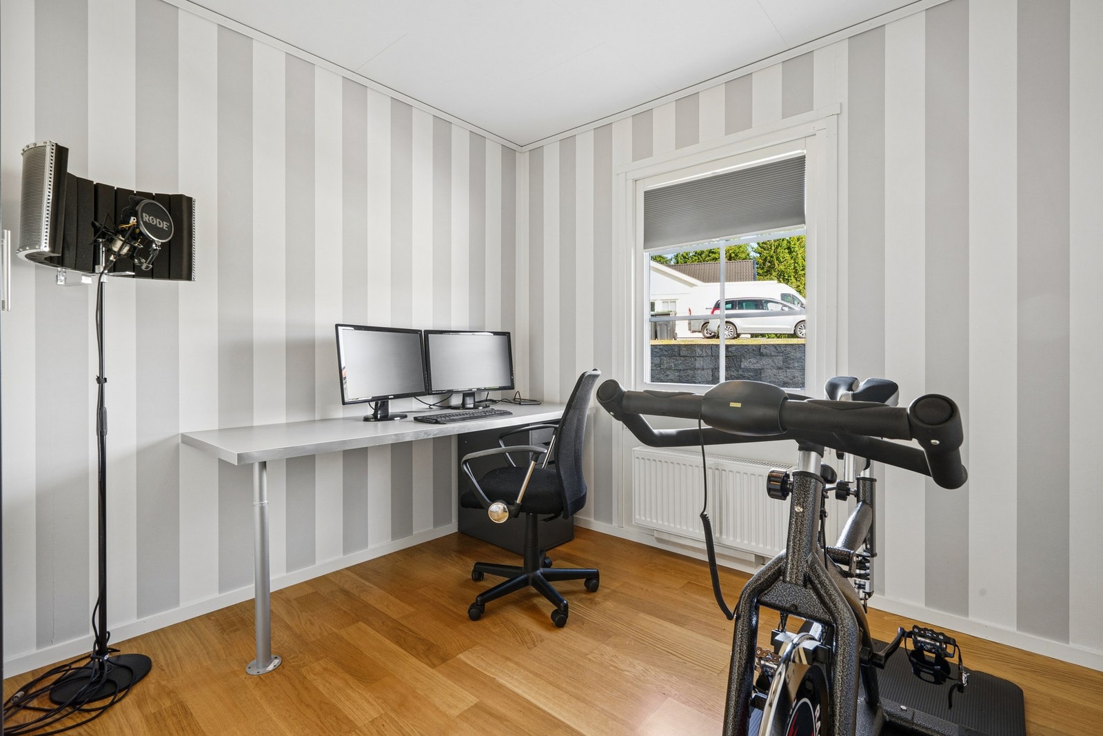 Soverom nr. 4. Rommet byr på fleksible innredningsmuligheter og kan enkelt tilpasses familiens behov, enten som kontor, gjesterom, barnerom eller hobbyrom. Galleribilde