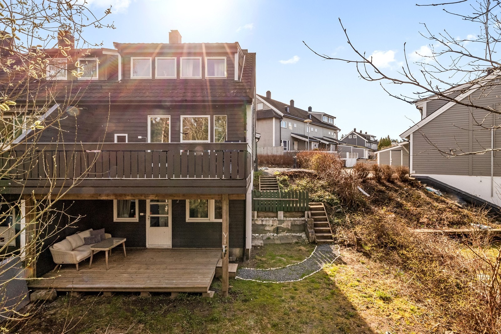 Boligen har totalt tre uteplasser fordelt på de ulike nivåene. Galleribilde