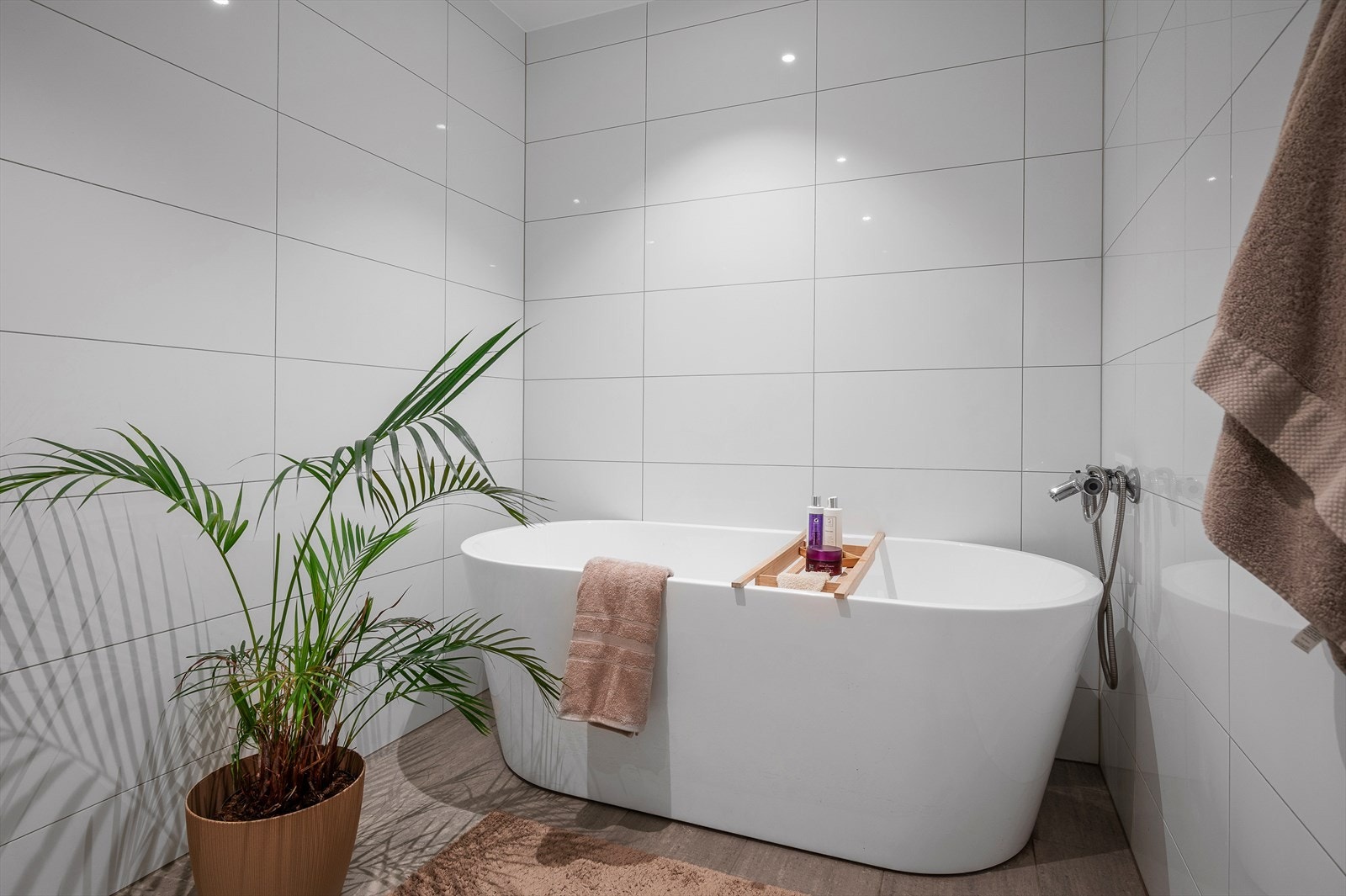 Badet måler hele 9 m². Galleribilde