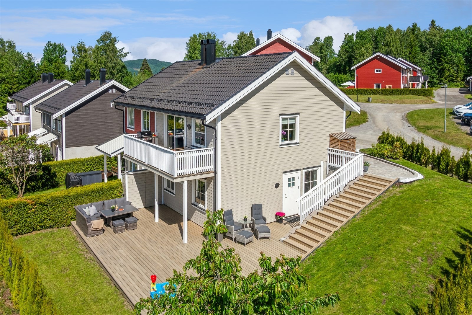 Boligen har en stor terrasse på 57 m² og en balkong på 10 m². Galleribilde