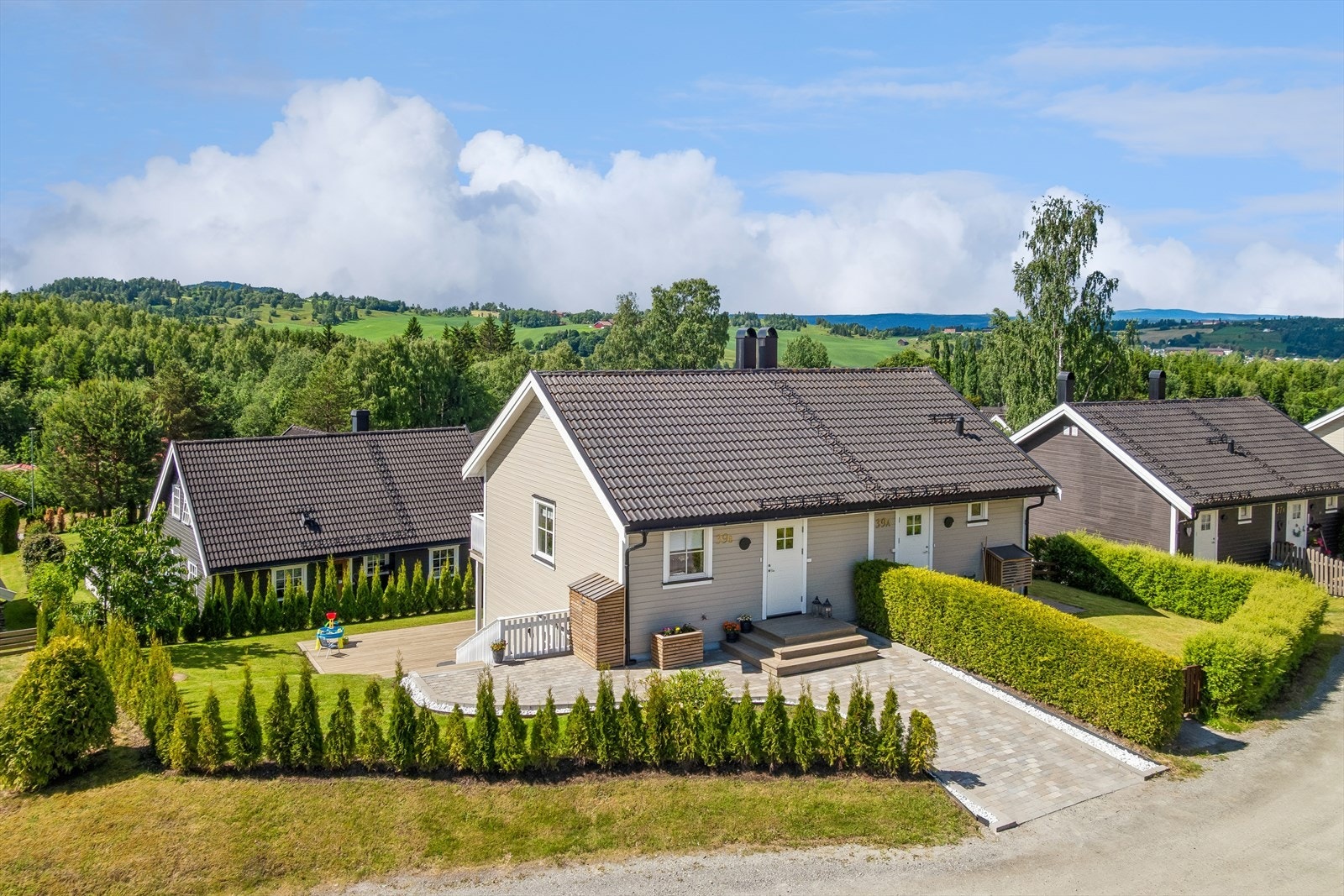Skjermet og rolig beliggenhet i Trulserudvegen, med kort vei til skog og mark. Galleribilde