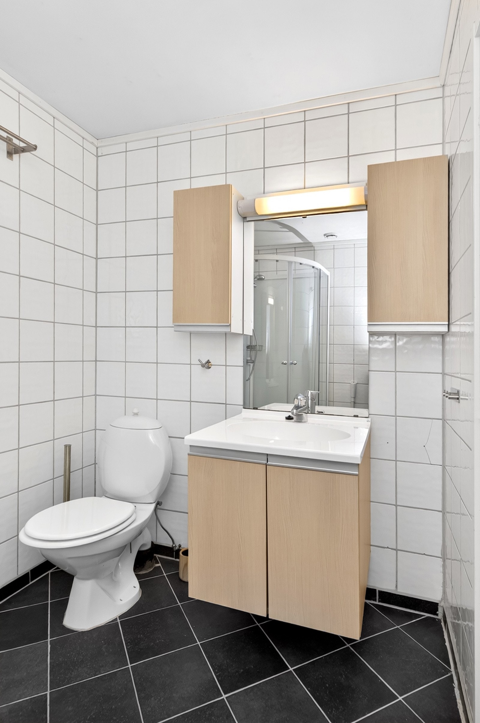 LEILIGHET: Badet Galleribilde