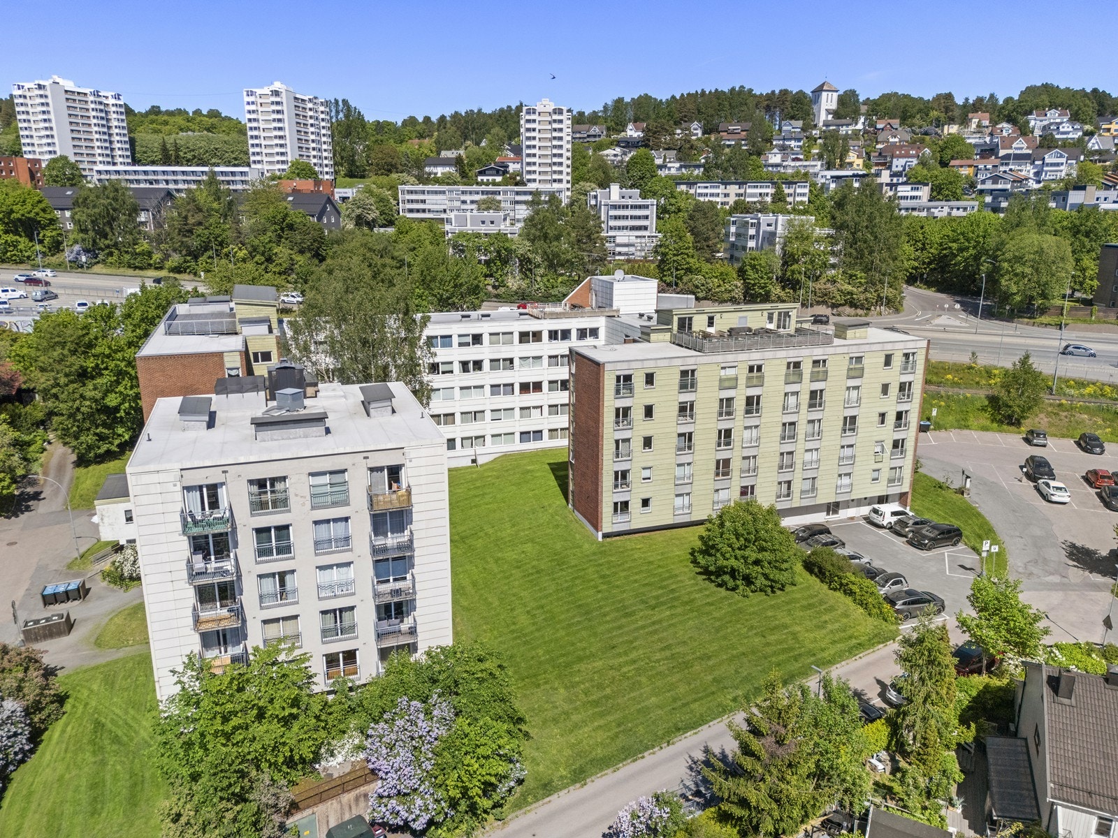 Beliggenhet i Nydalen med gangavstand til Storo Storsenter og et rikt servicetilbud. Galleribilde