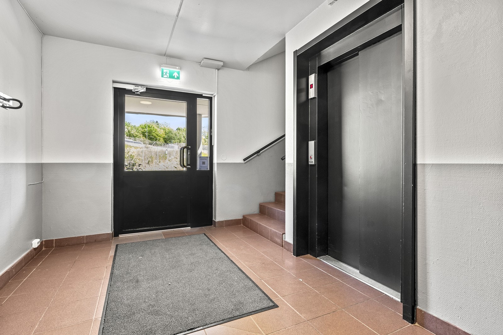 Bygget har heis som gir enkel adkomst til leiligheten og fellesarealer. Galleribilde