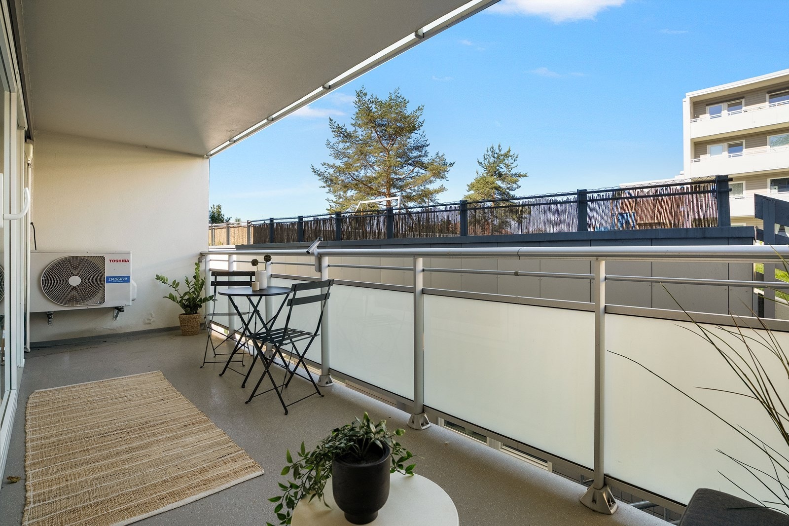 Et herlig sted å slappe av og nyte solen om våren, sommeren og varme høstkvelder. Galleribilde