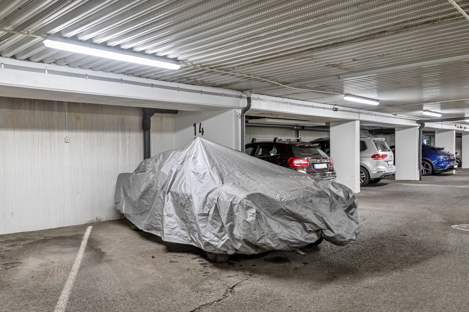 Det medfølger garasjeplass i felles garasjeanlegg med heisadkomst. Det er mulighet for å etablere elbillader. Galleribilde