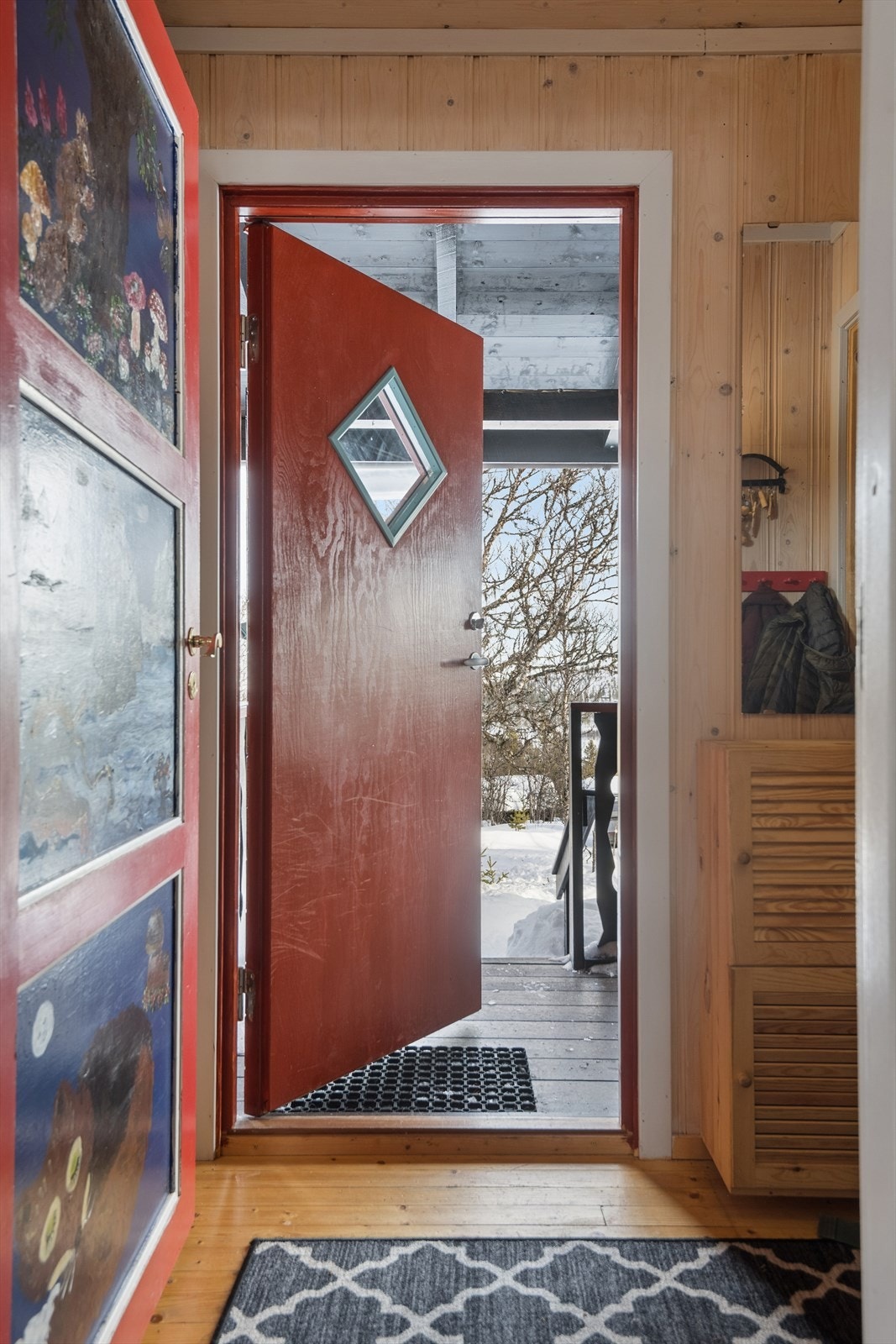 Velkommen inn! Entré med plass til sko og yttertøy Galleribilde