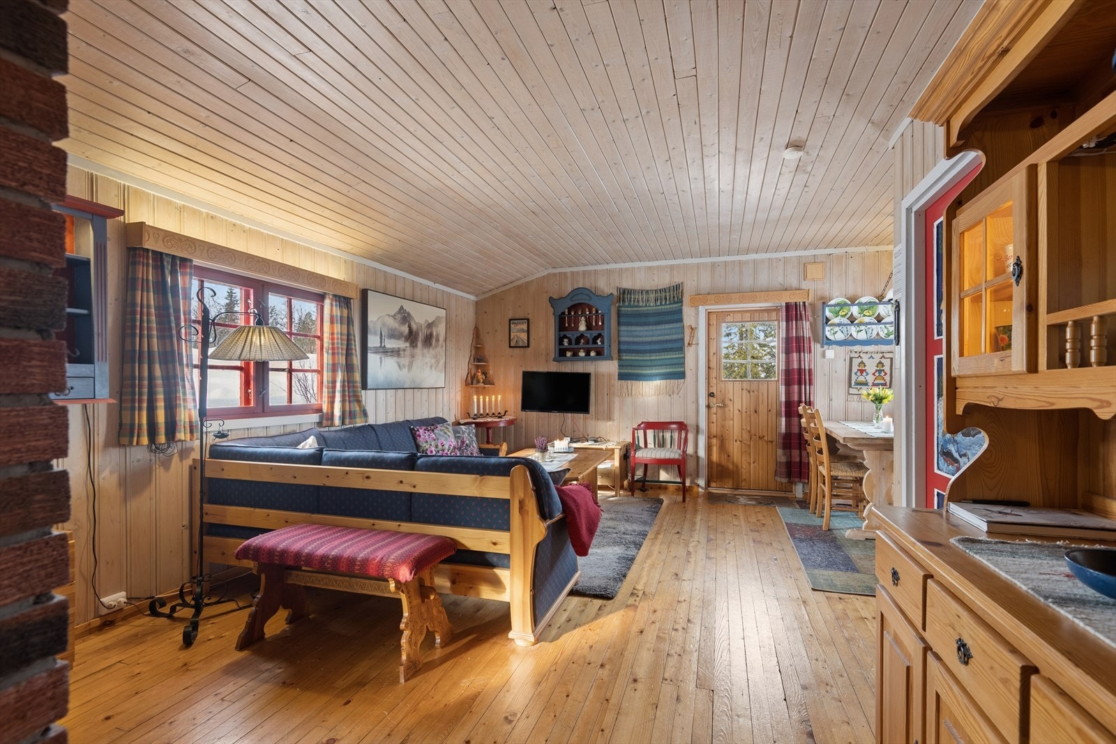 Stuen har også adkomst ut til terrasse. Galleribilde