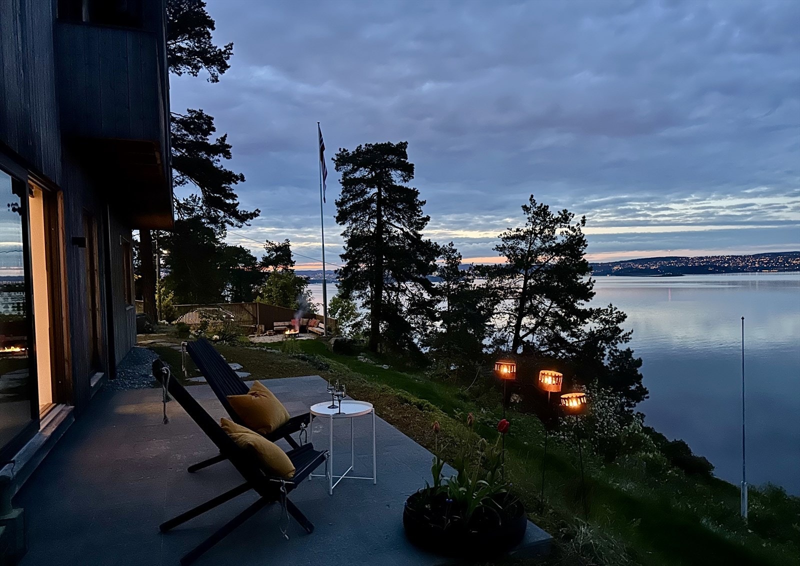 Kveld på markterrassen Galleribilde