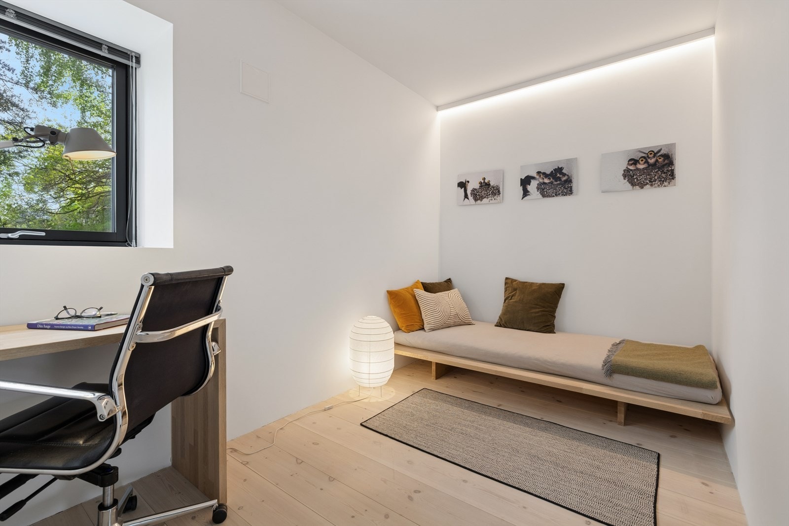 Arbeidsrommet er registrert som innvendig bod. Det brukes i dag som arbeidsrom/soverom. Galleribilde