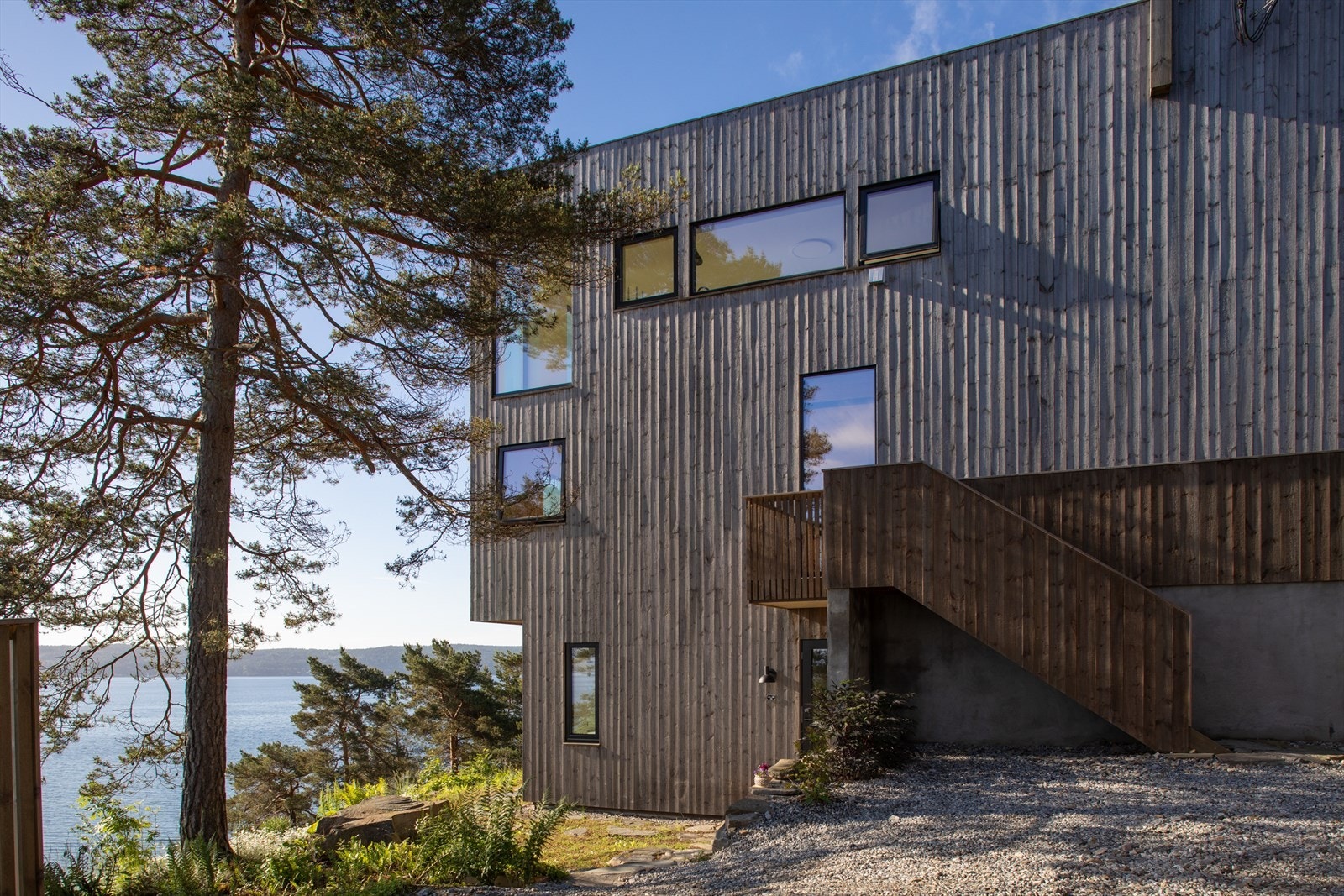 Nordsiden med inngang til utleiedel Galleribilde