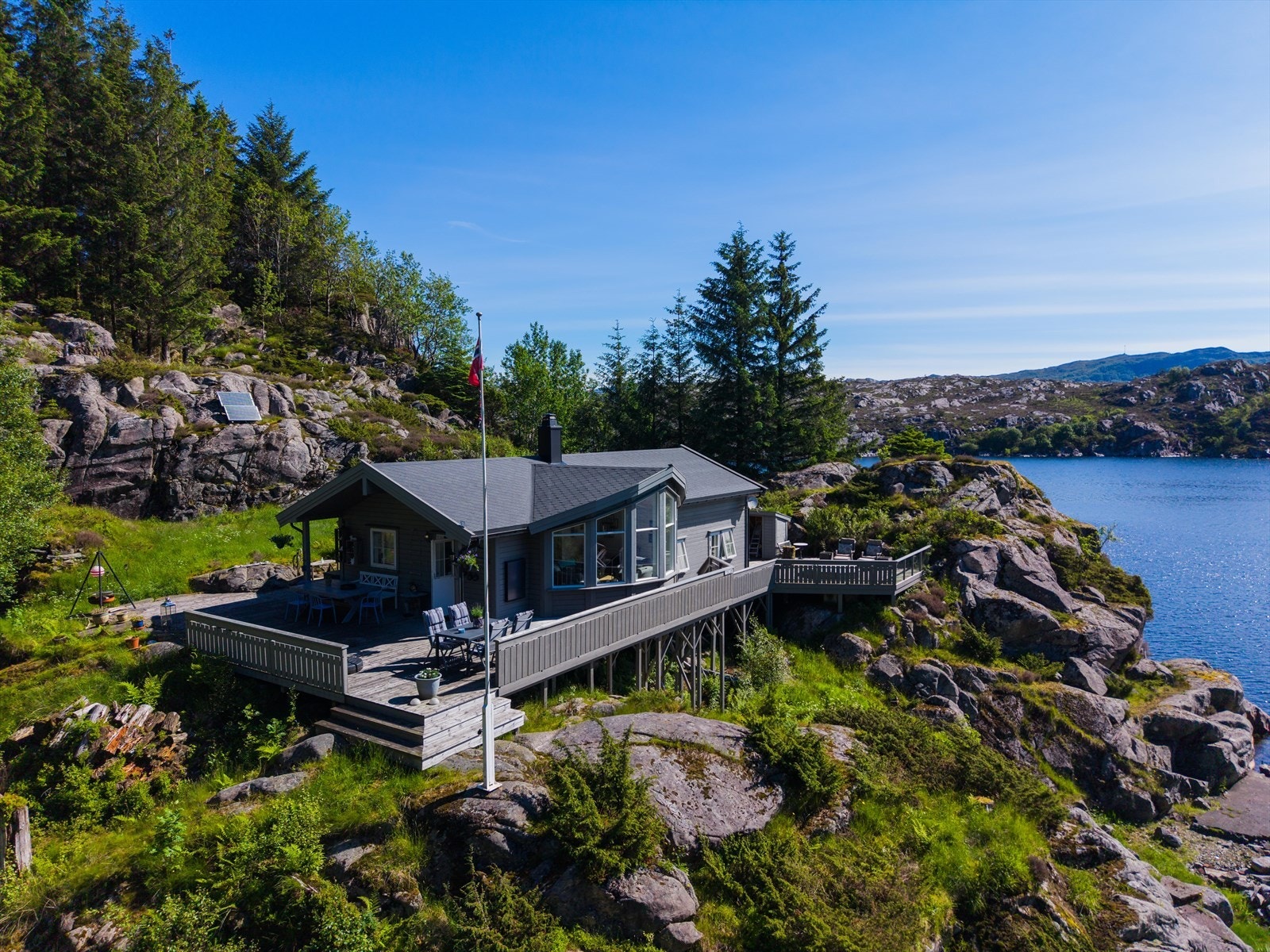 Fantastisk beliggenhet med sjøutsikt og gode solforhold. Galleribilde