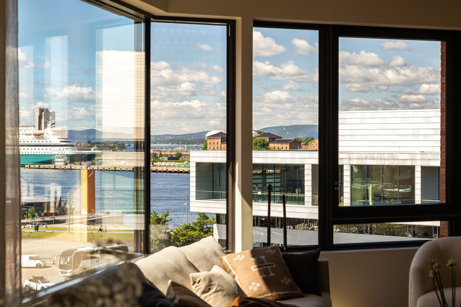 Utsikten endrer seg med årstidene og lyset. Galleribilde