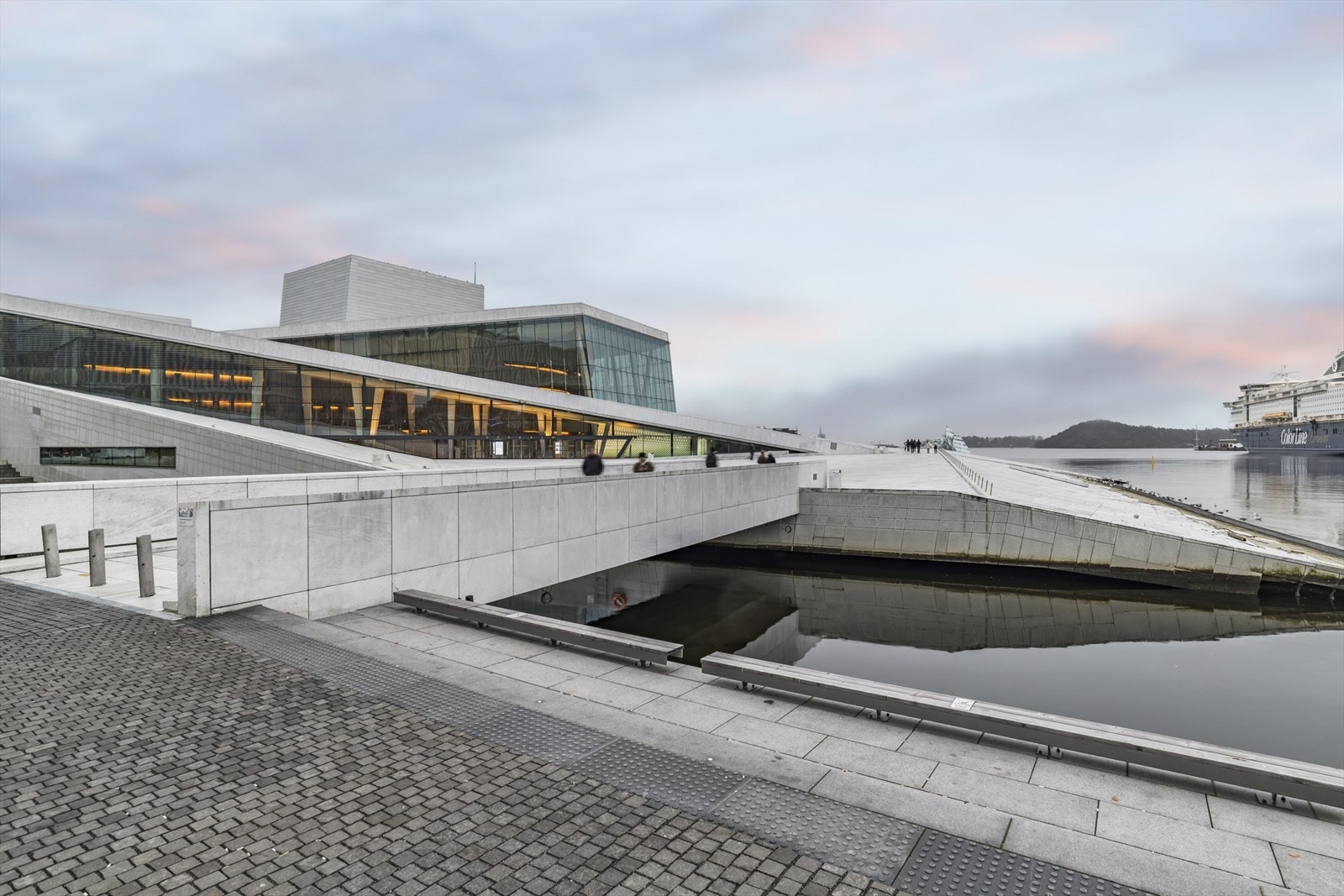 Den ikoniske Operaen ligger i umiddelbar nærhet. Galleribilde