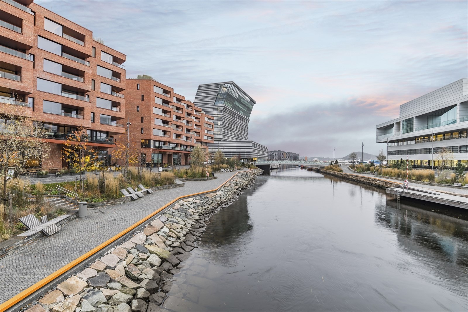 Bo i et unikt nabolag med nærhet til både sjøen og sentrum. Galleribilde