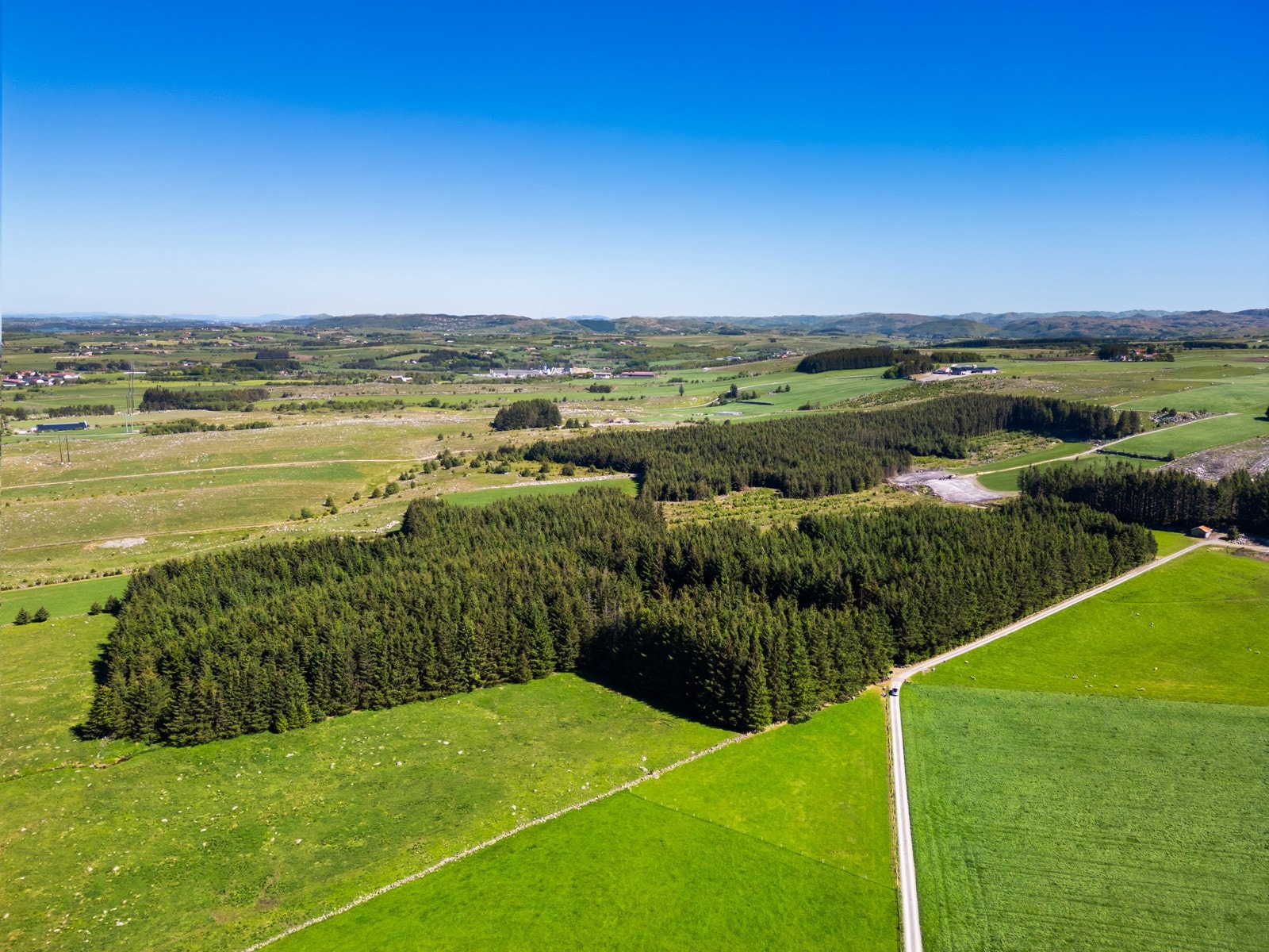 Totalt tomteareal på ca 125 mål og fordeler seg utover to matrikler. Galleribilde
