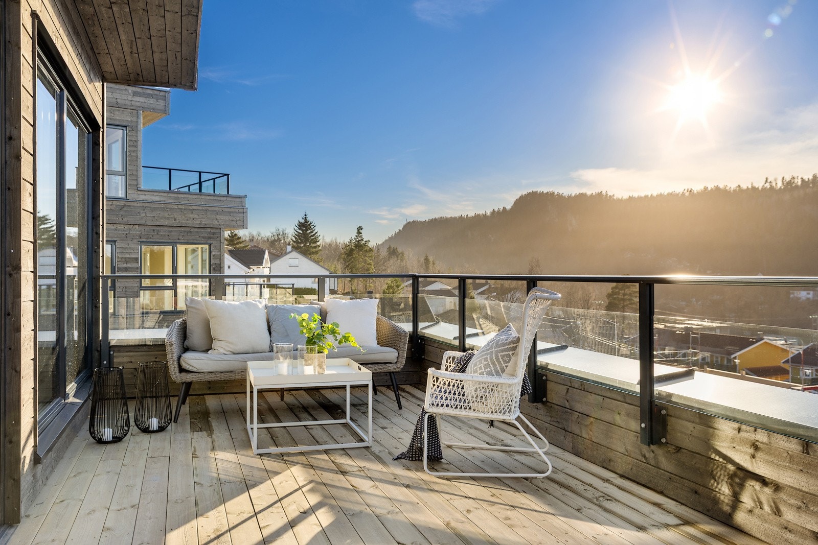Solrik terrasse. Bilde fra tilsvarende bolig Galleribilde