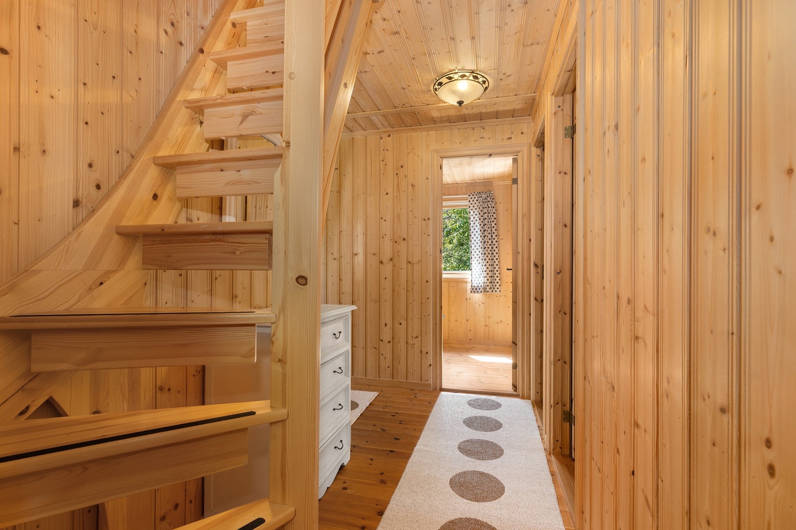 Trapp opp til innredet hems. Galleribilde