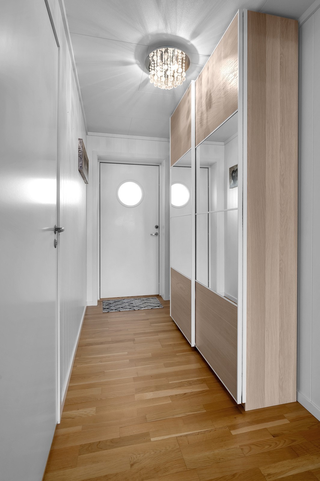 Skyvedørsskap medfølger Galleribilde