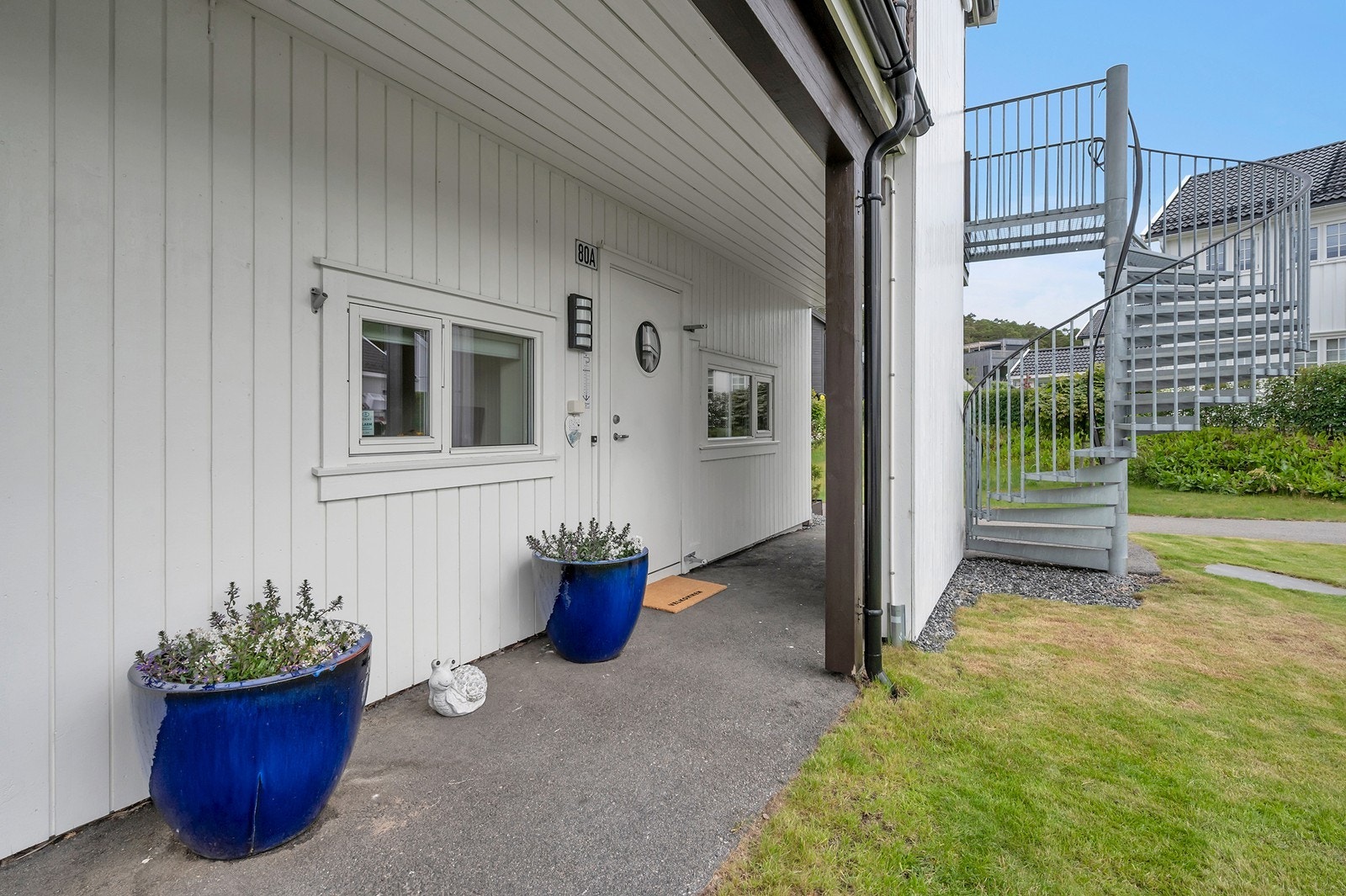 Inngangsparti med belysning Galleribilde