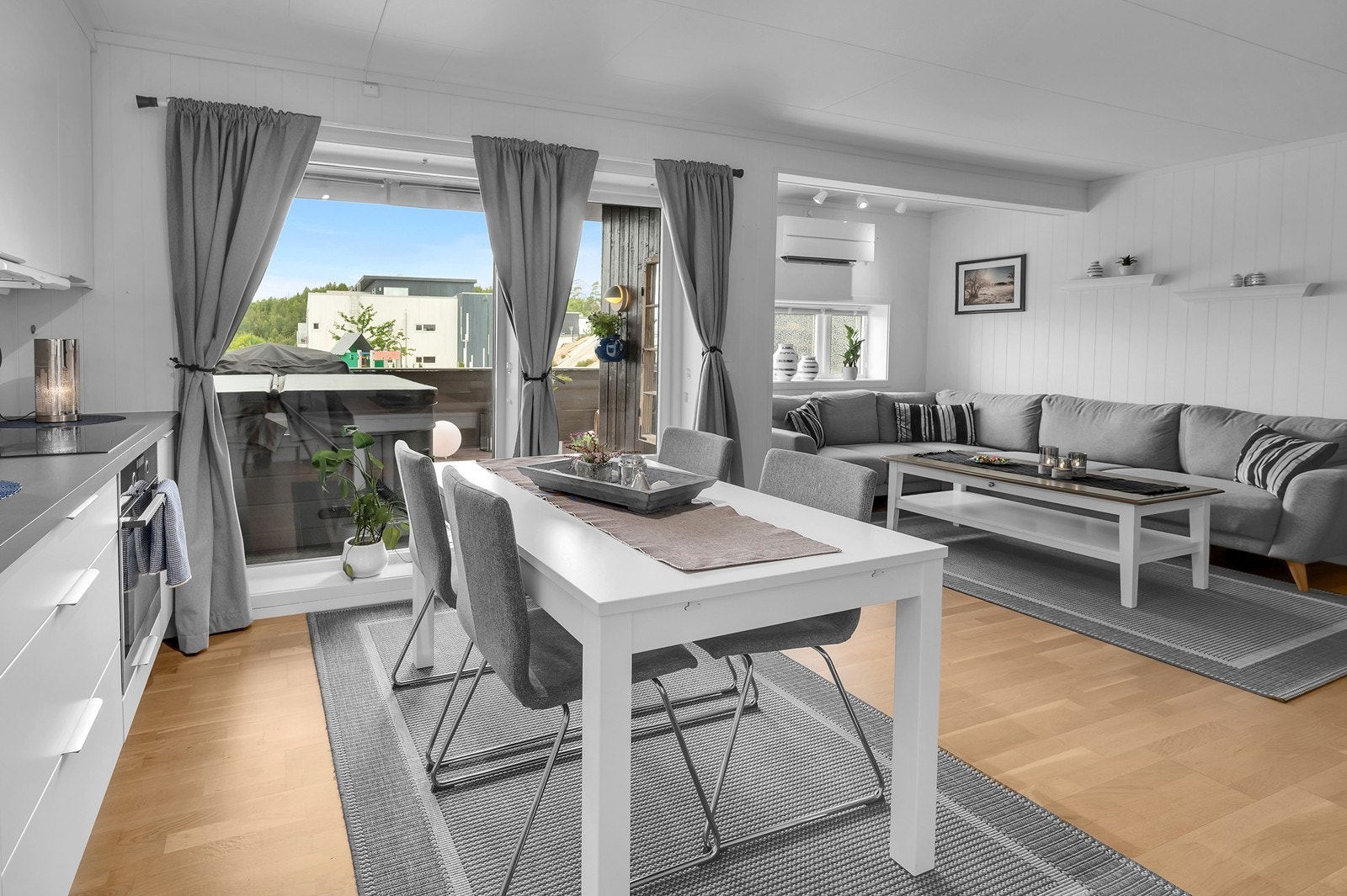 Leiligheten fremstår som velholdt og med en gjennomgående god standard Galleribilde