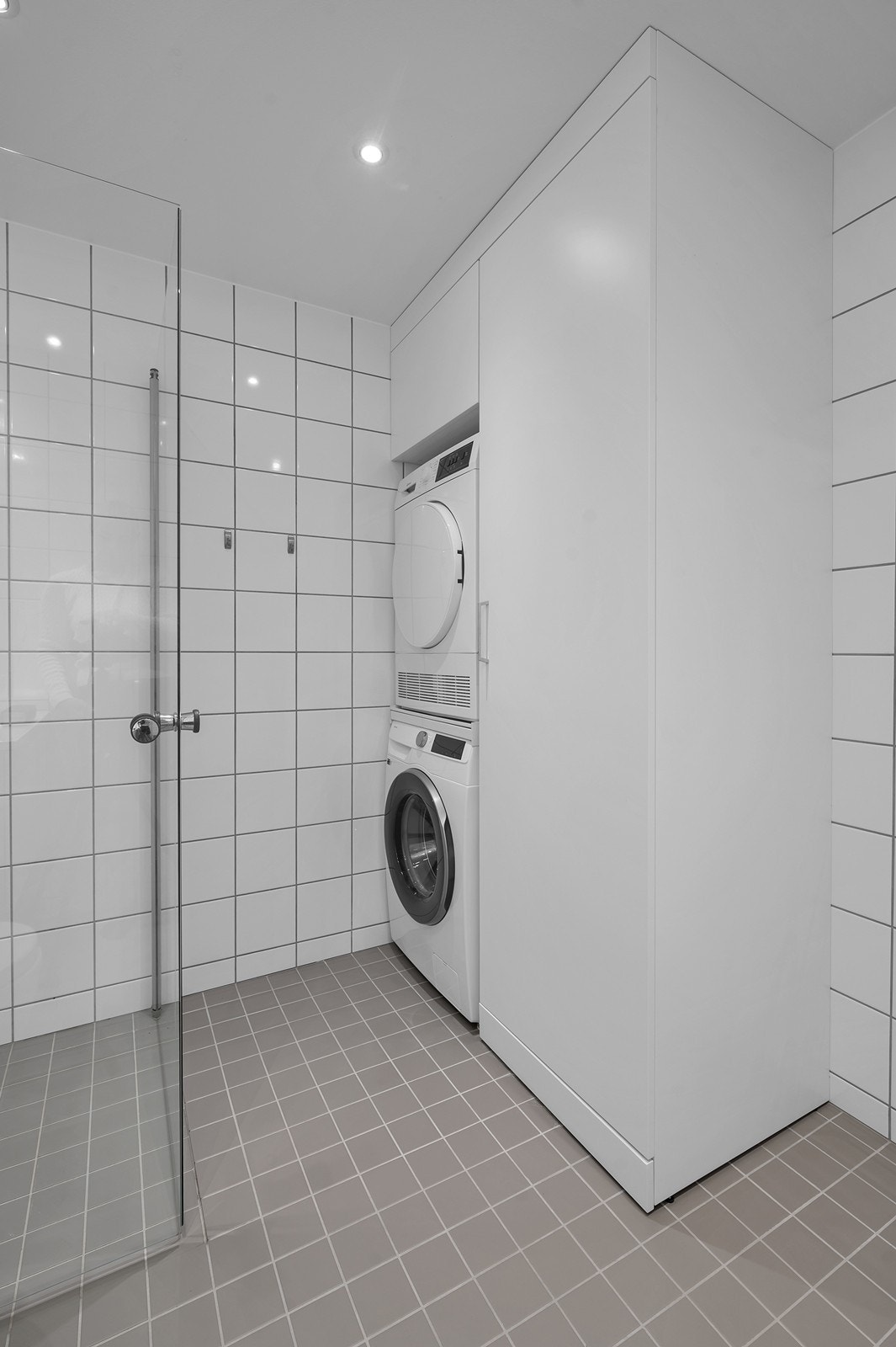 Fin løsning med vaskeromsdel på baderommet Galleribilde